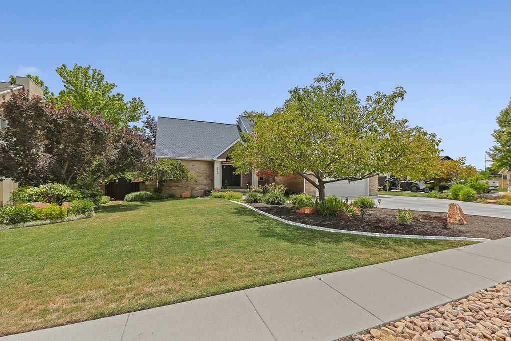 Photo of 2515 W JORDAN CT, Taylorsville, UT 84129 (MLS # 2170580)