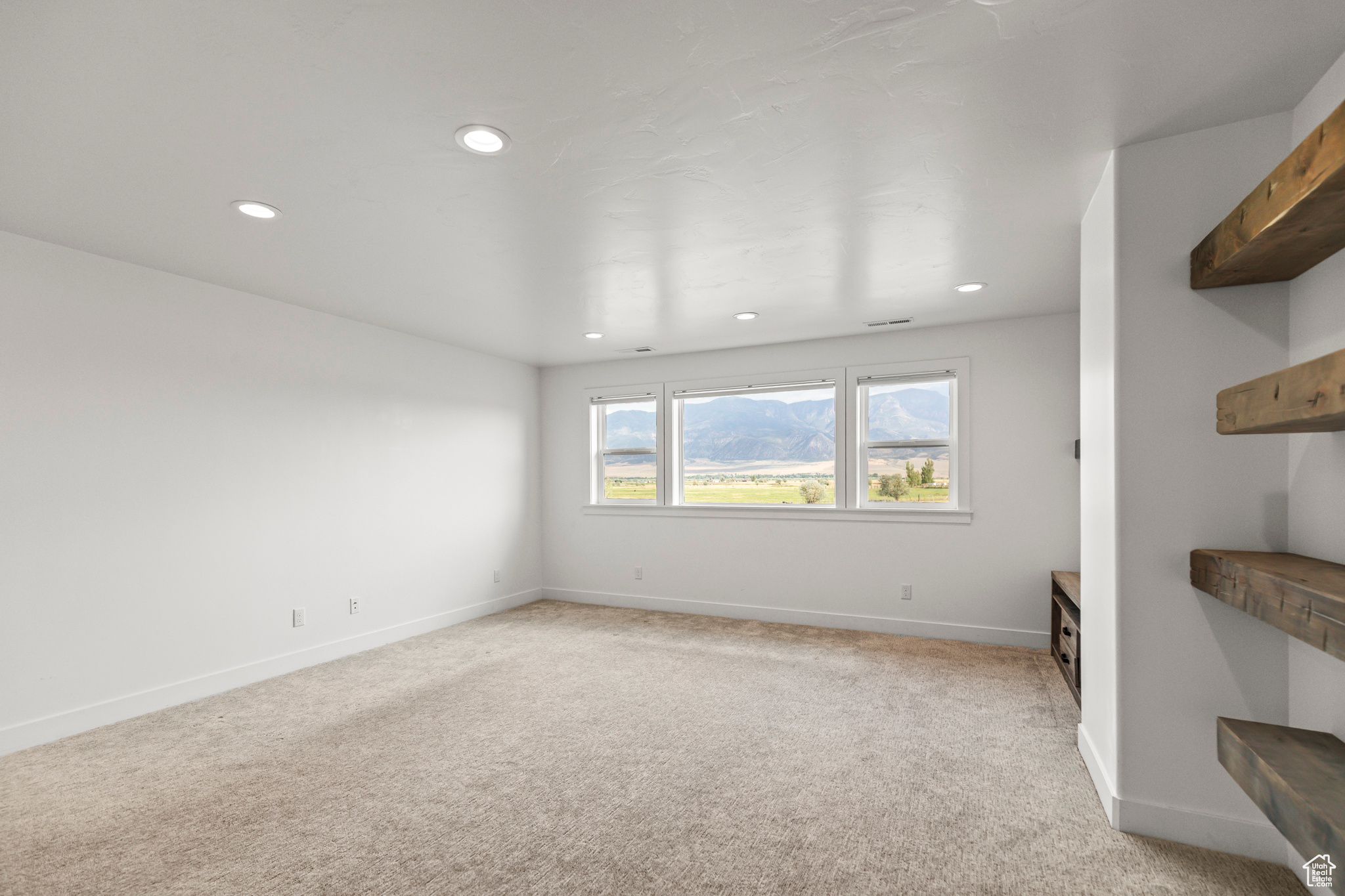 NORTH MEADOW - Residential