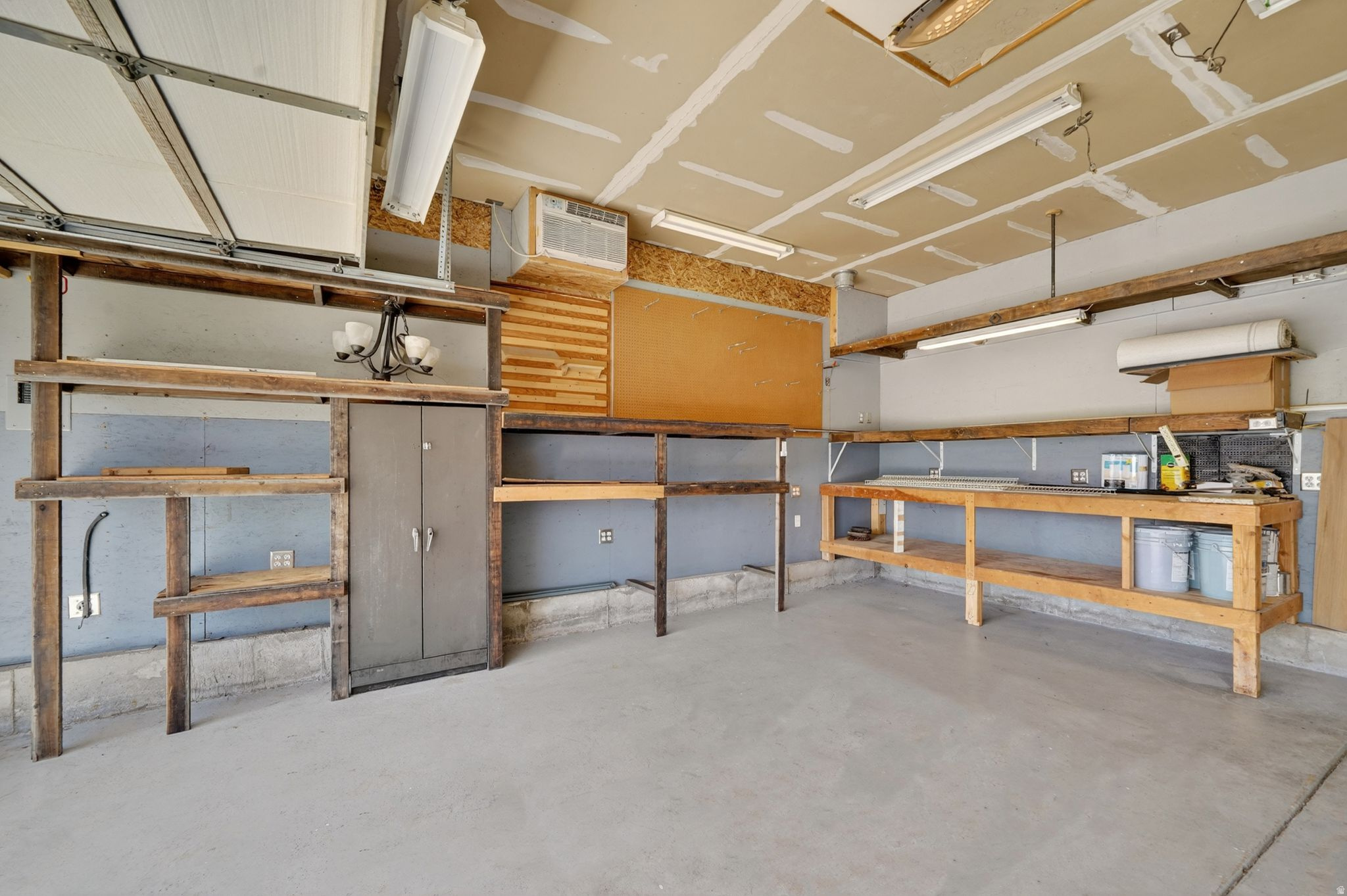 HILL CREST ACRES EAS - Residential