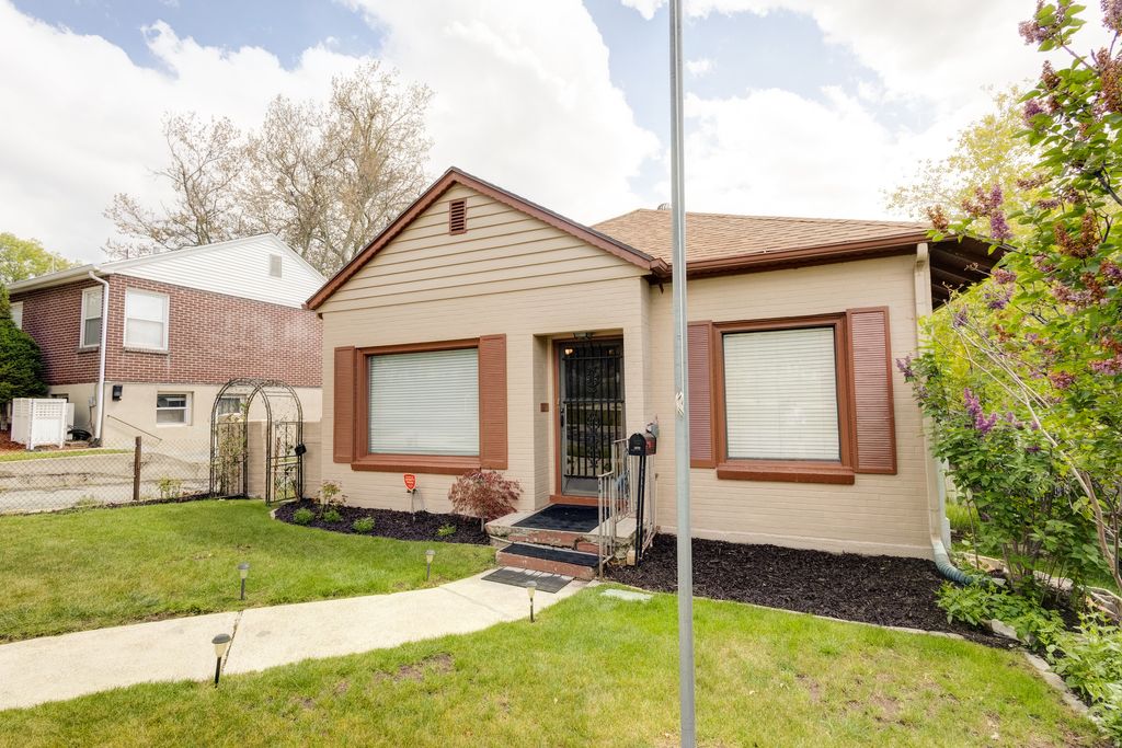 Photo of 1072 E 4TH AVE N, Salt Lake City, UT 84103 (MLS # 2155039)
