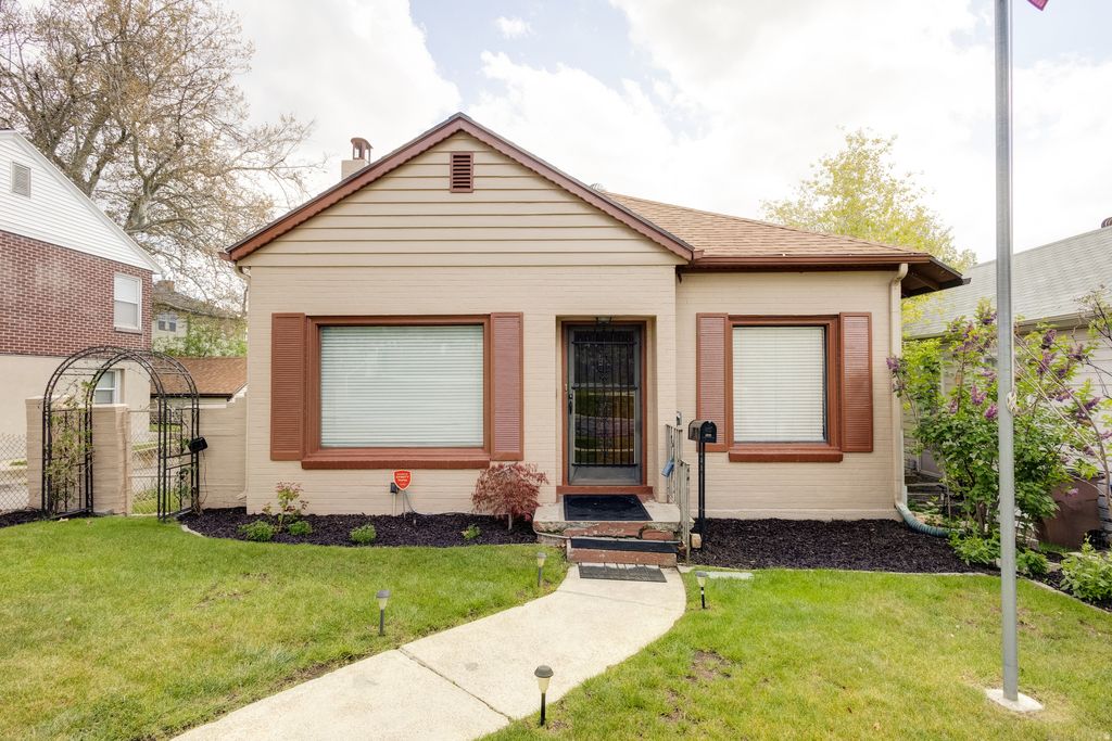 Photo of 1072 E 4TH AVE N, Salt Lake City, UT 84103 (MLS # 2155039)