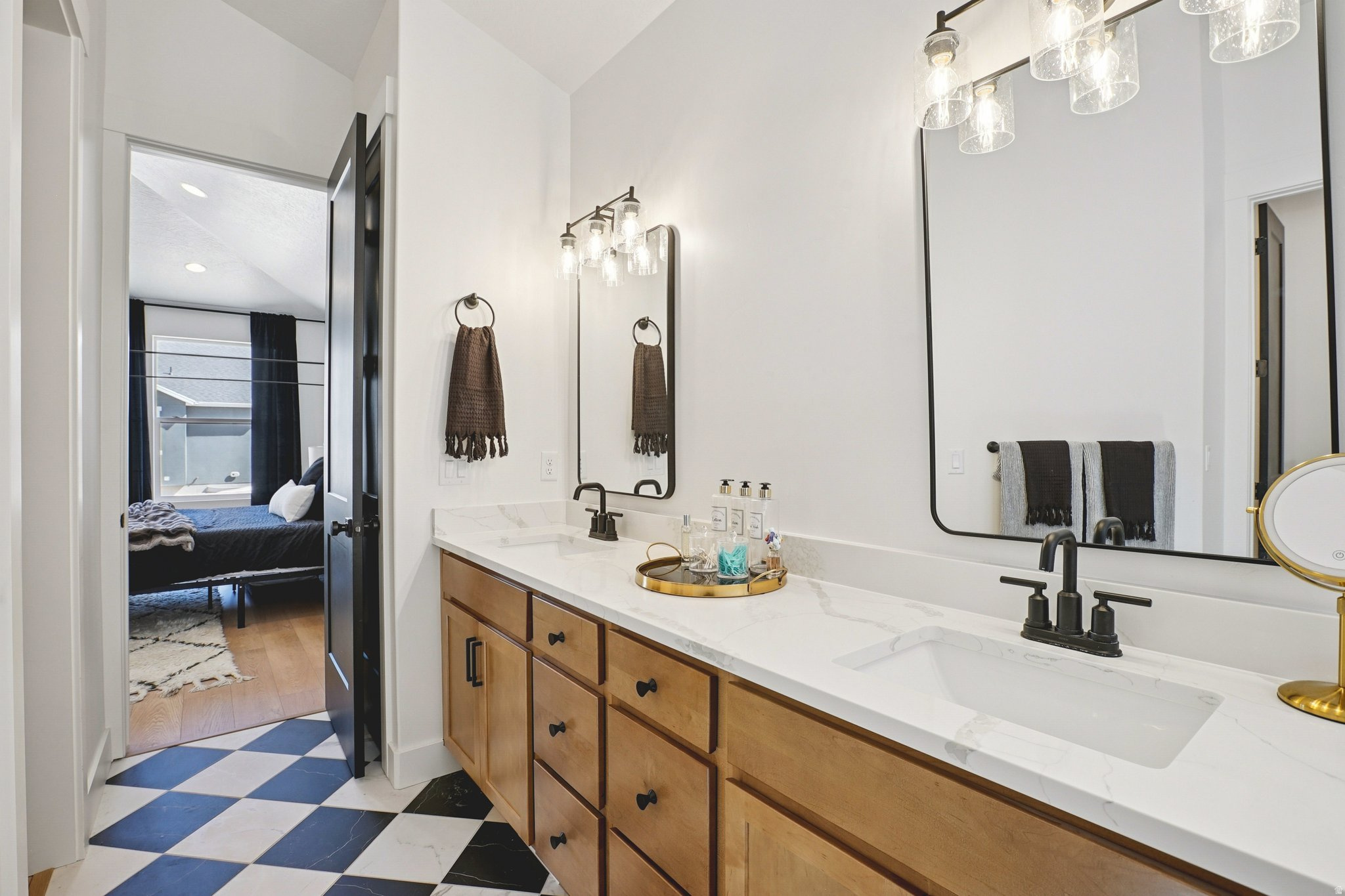 BROADVIEW SHORES - Residential