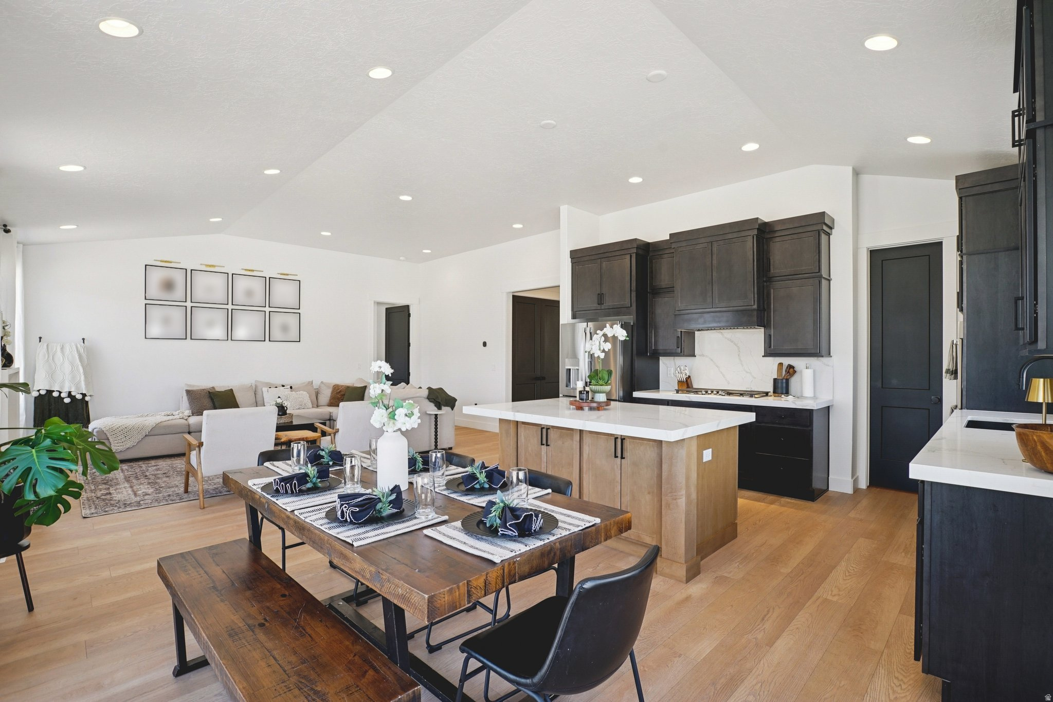 BROADVIEW SHORES - Residential