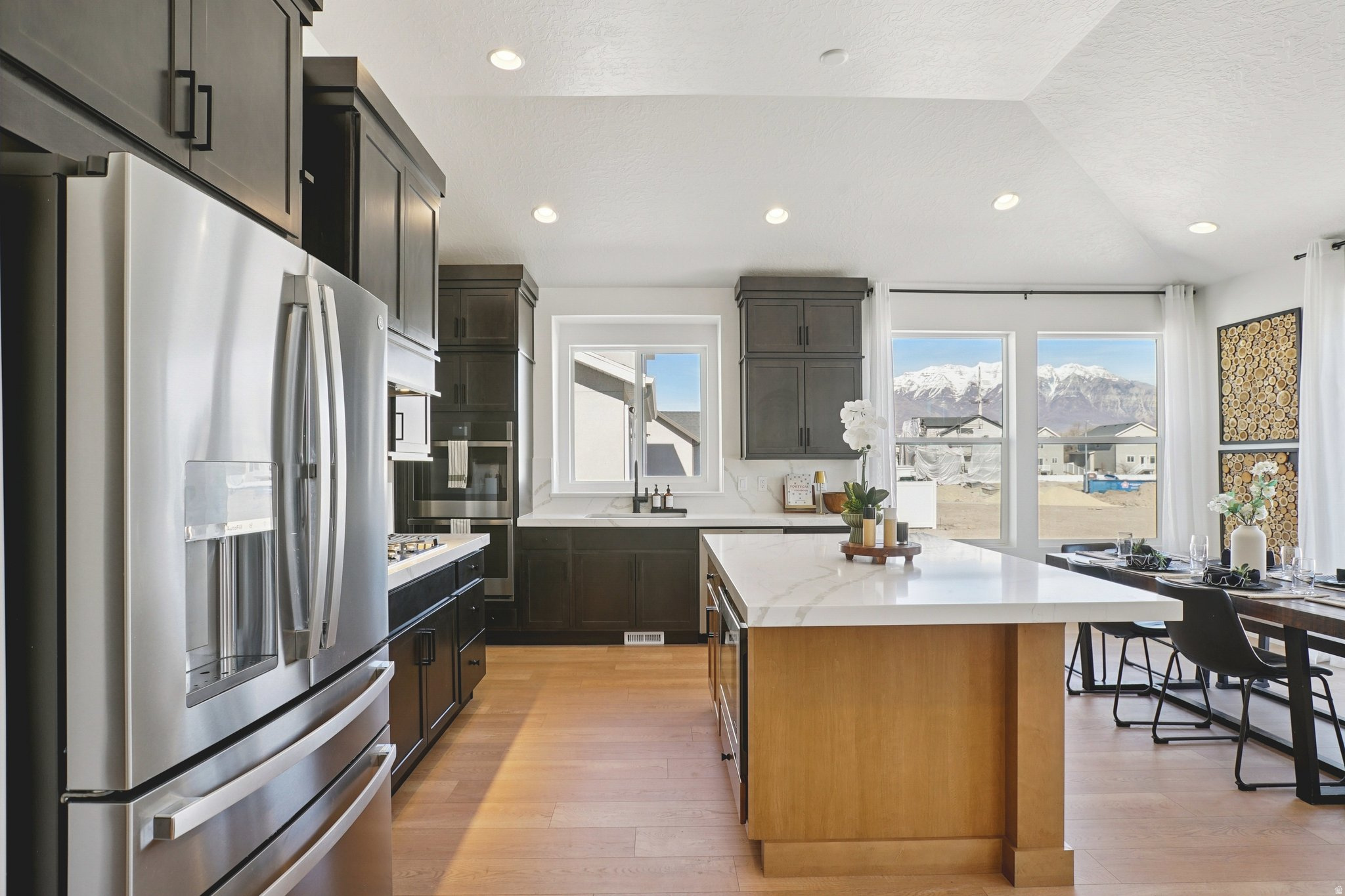 BROADVIEW SHORES - Residential