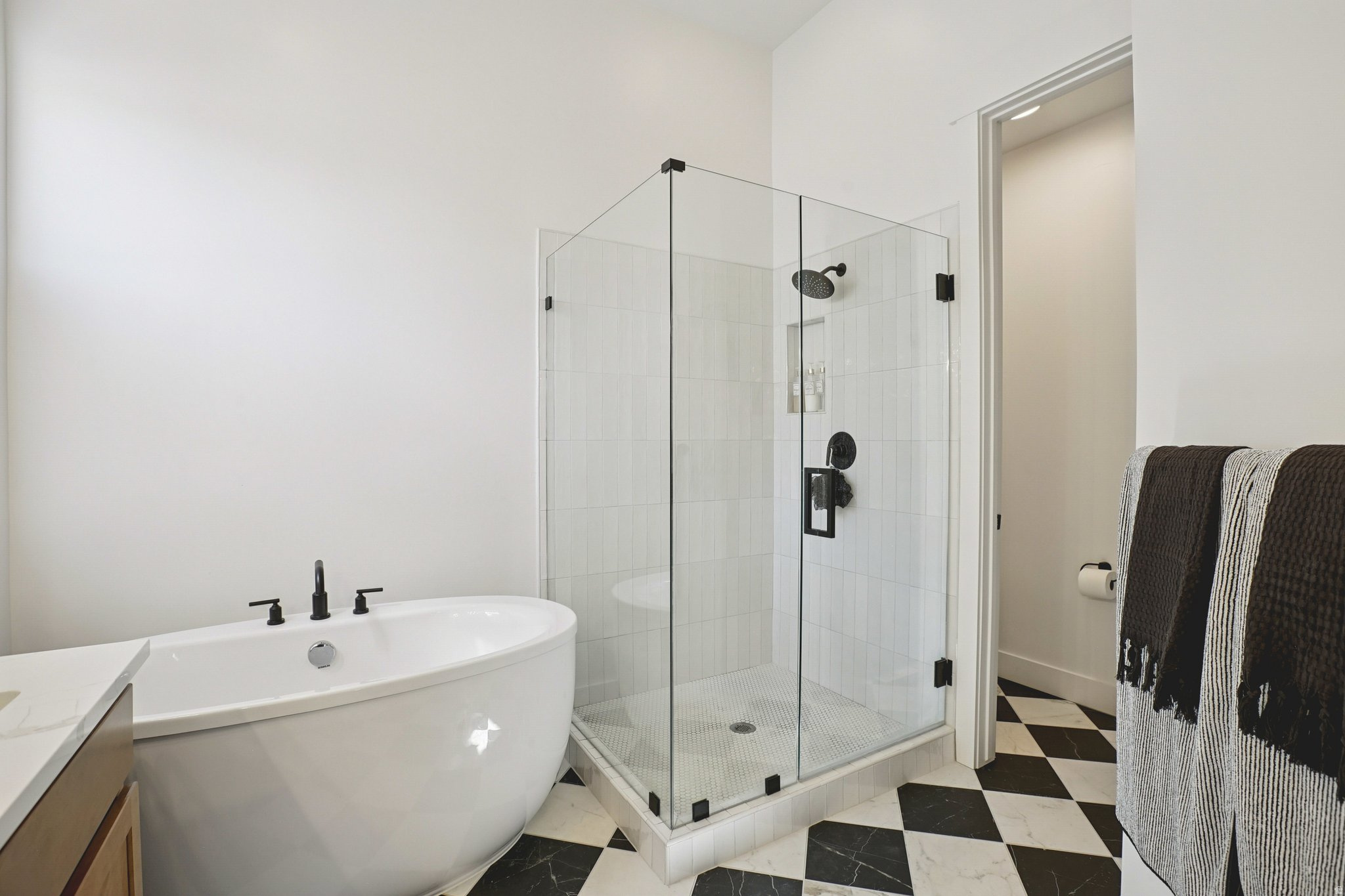 BROADVIEW SHORES - Residential