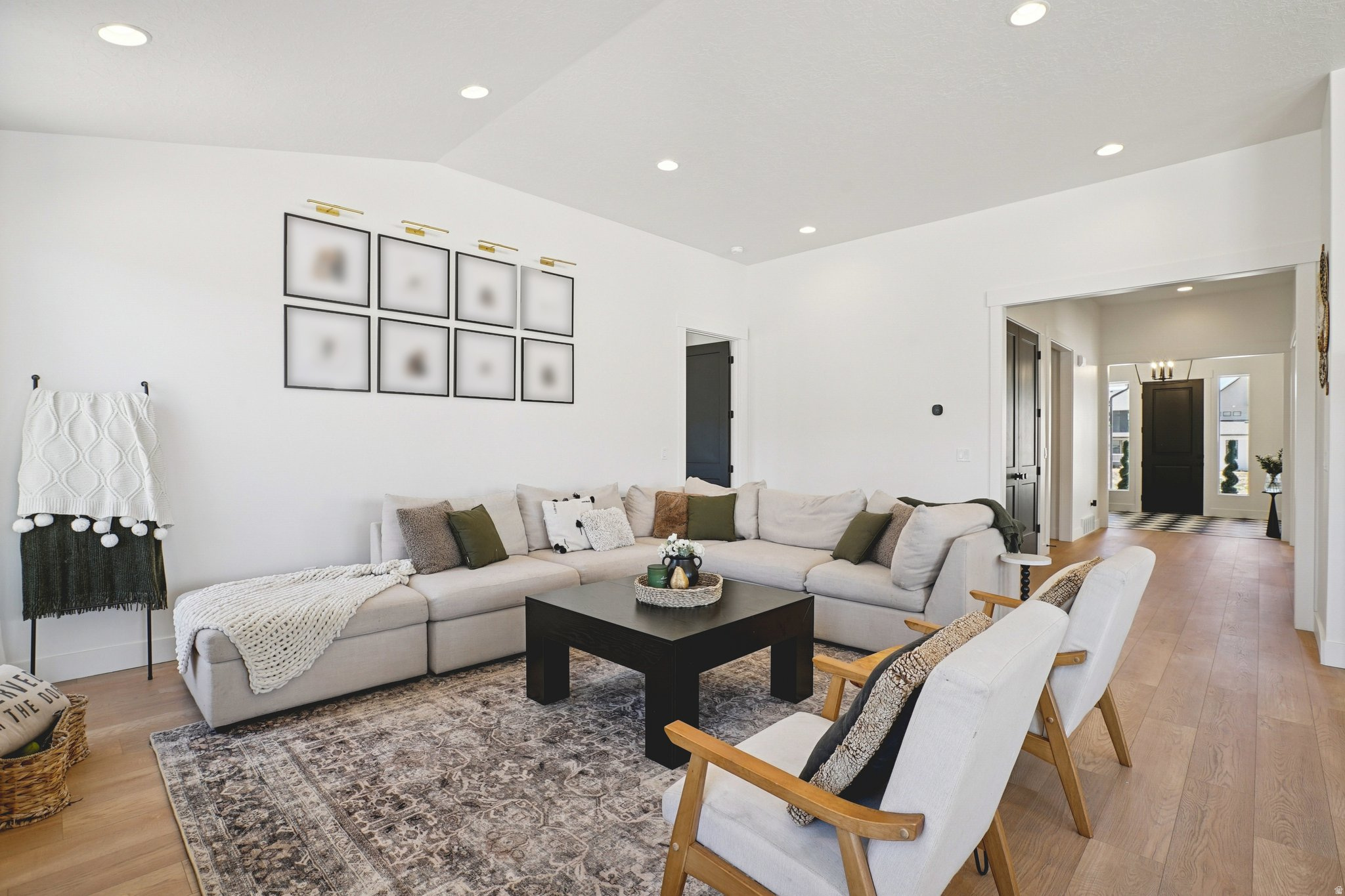 BROADVIEW SHORES - Residential