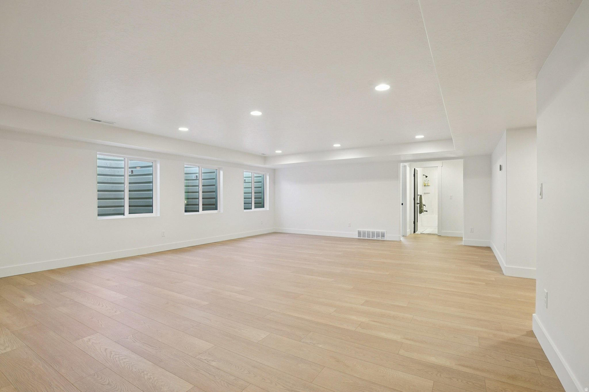 BROADVIEW SHORES - Residential