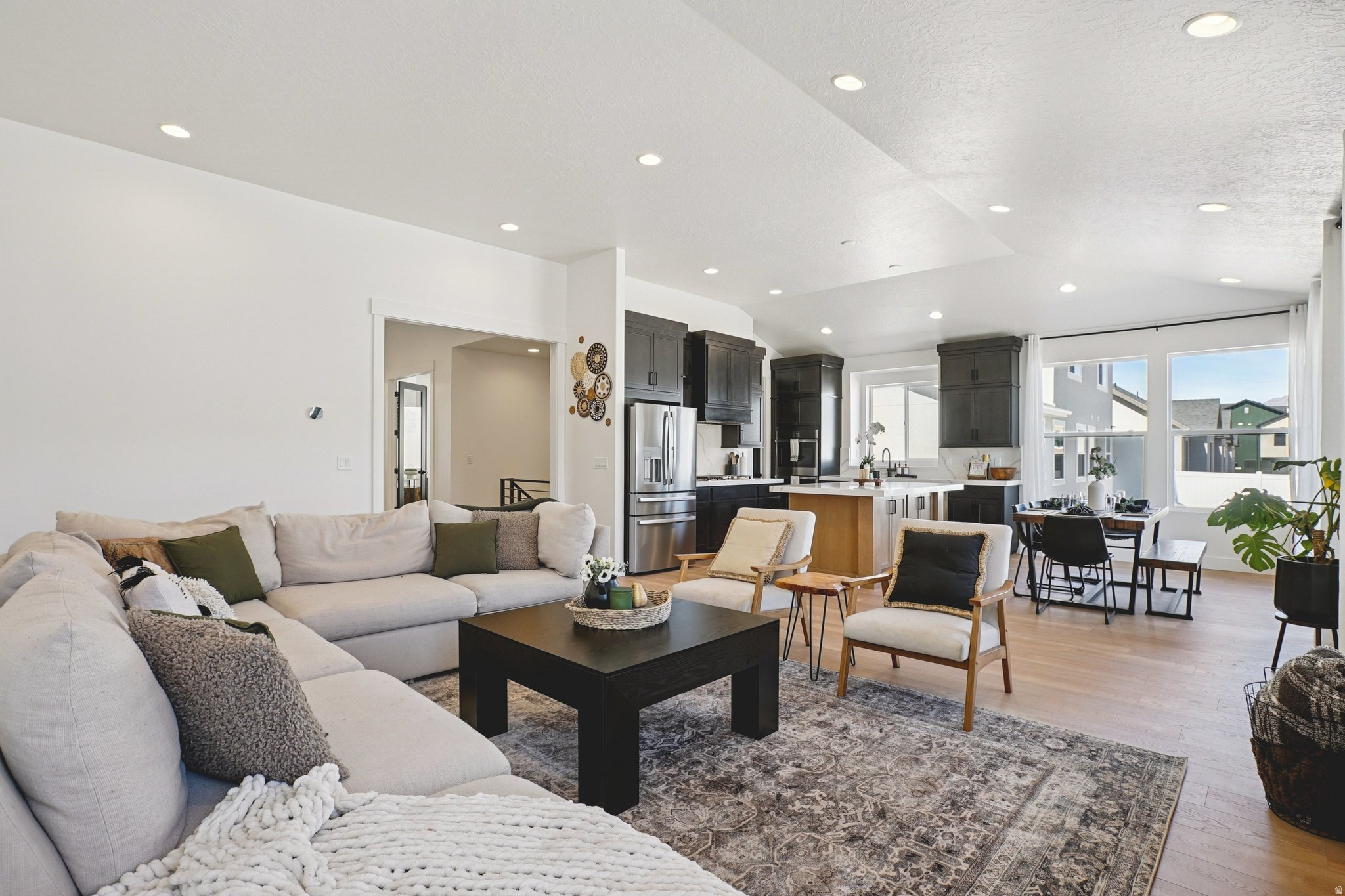 BROADVIEW SHORES - Residential