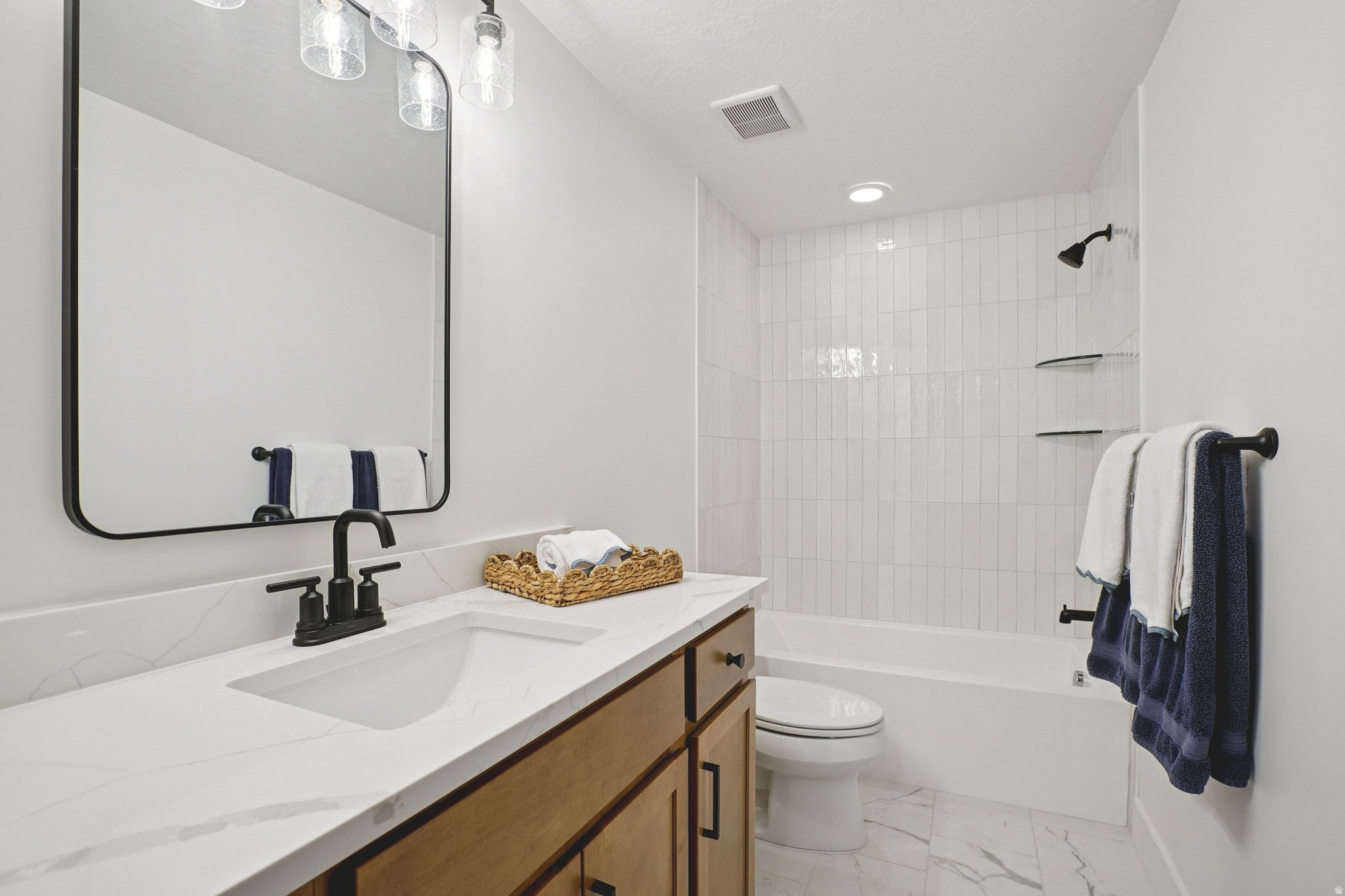 BROADVIEW SHORES - Residential