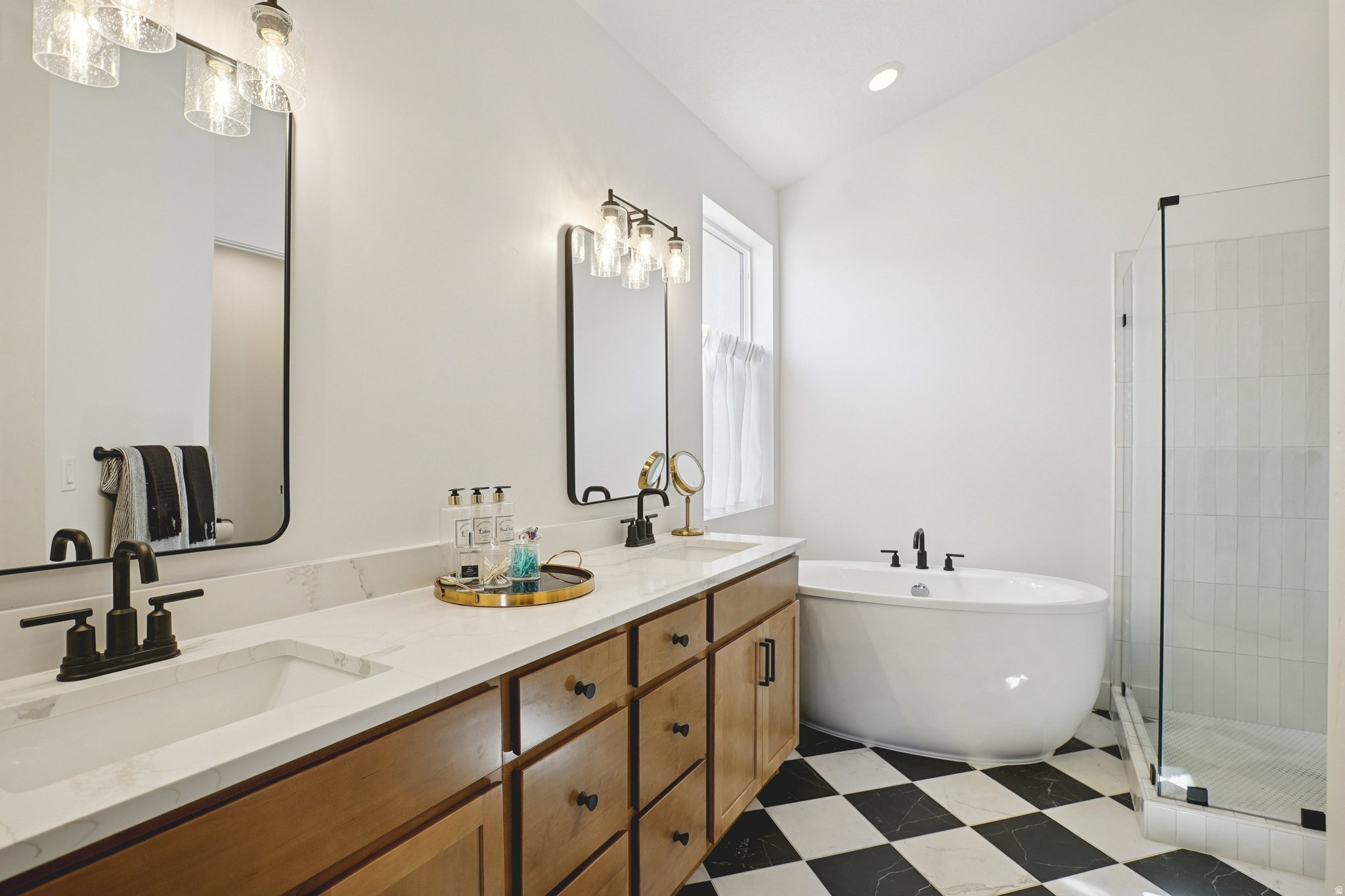 BROADVIEW SHORES - Residential