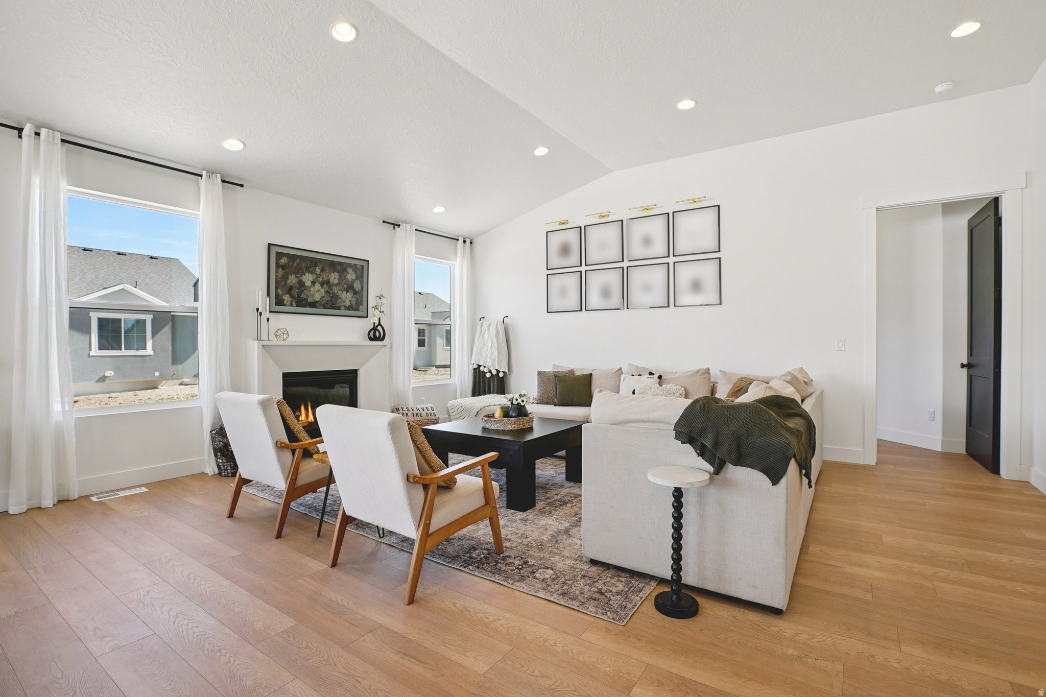 BROADVIEW SHORES - Residential