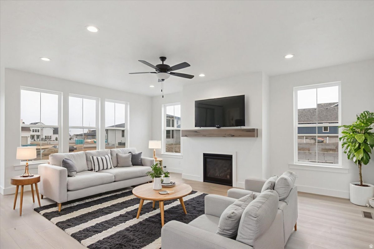 BEACON POINTE - Residential