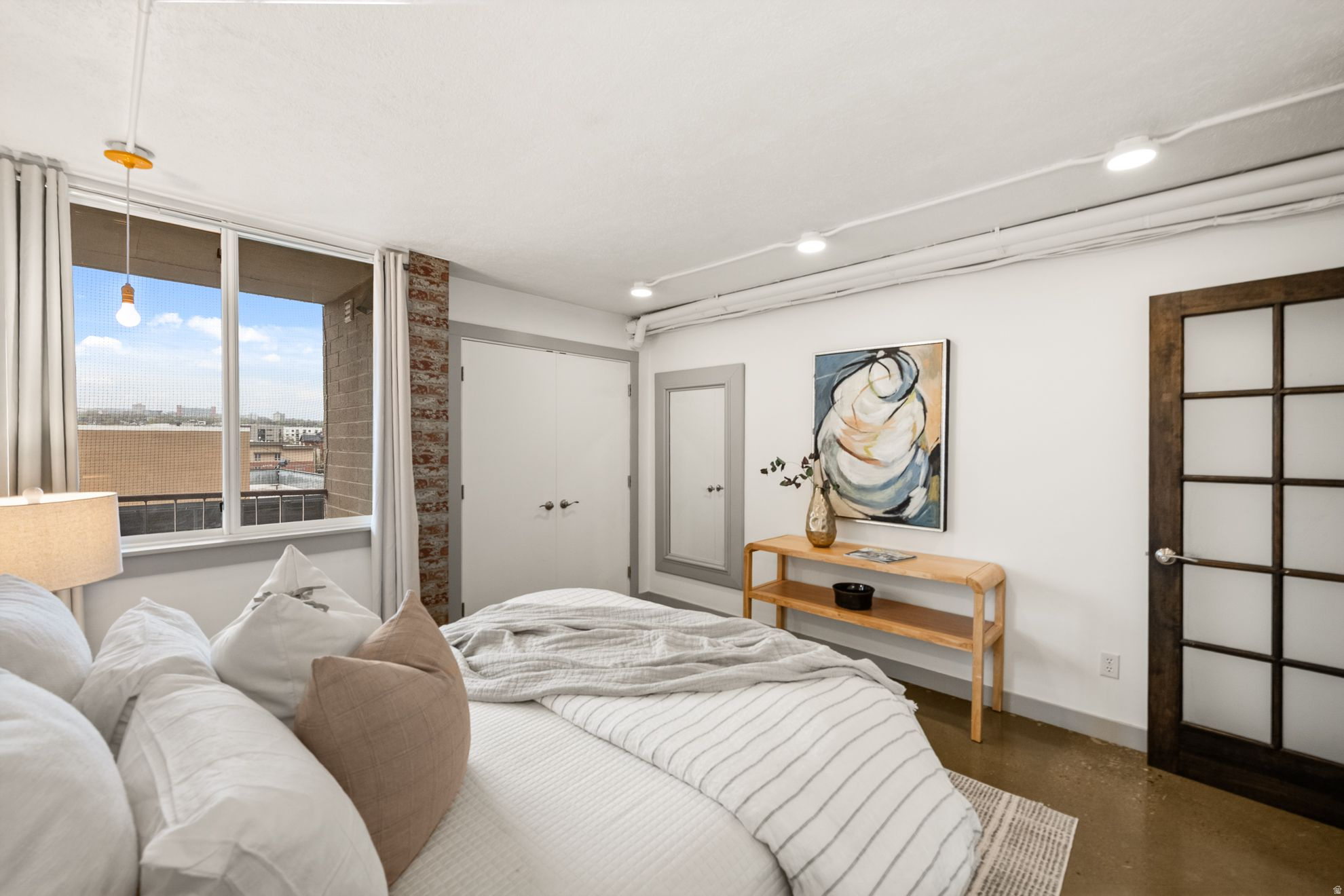 BROADWAY TOWER - Residential