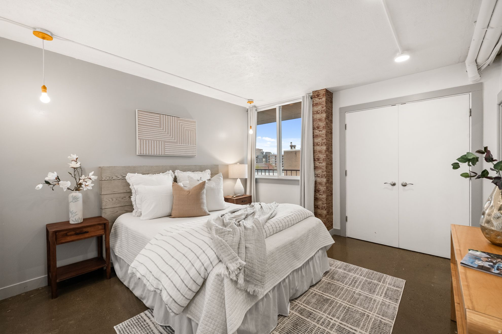 BROADWAY TOWER - Residential