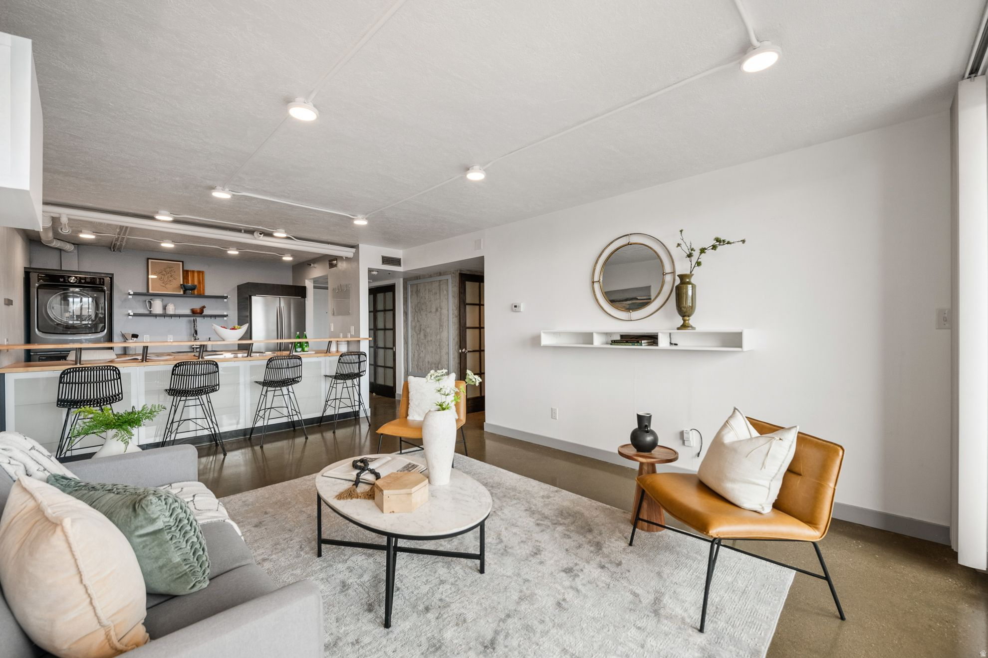 BROADWAY TOWER - Residential