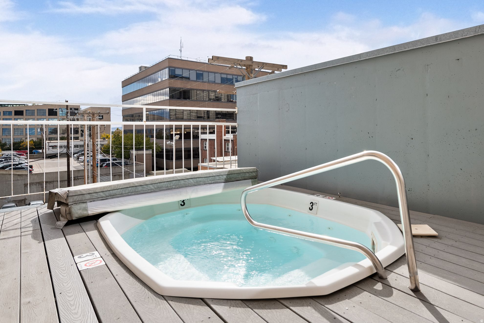 BROADWAY TOWER - Residential