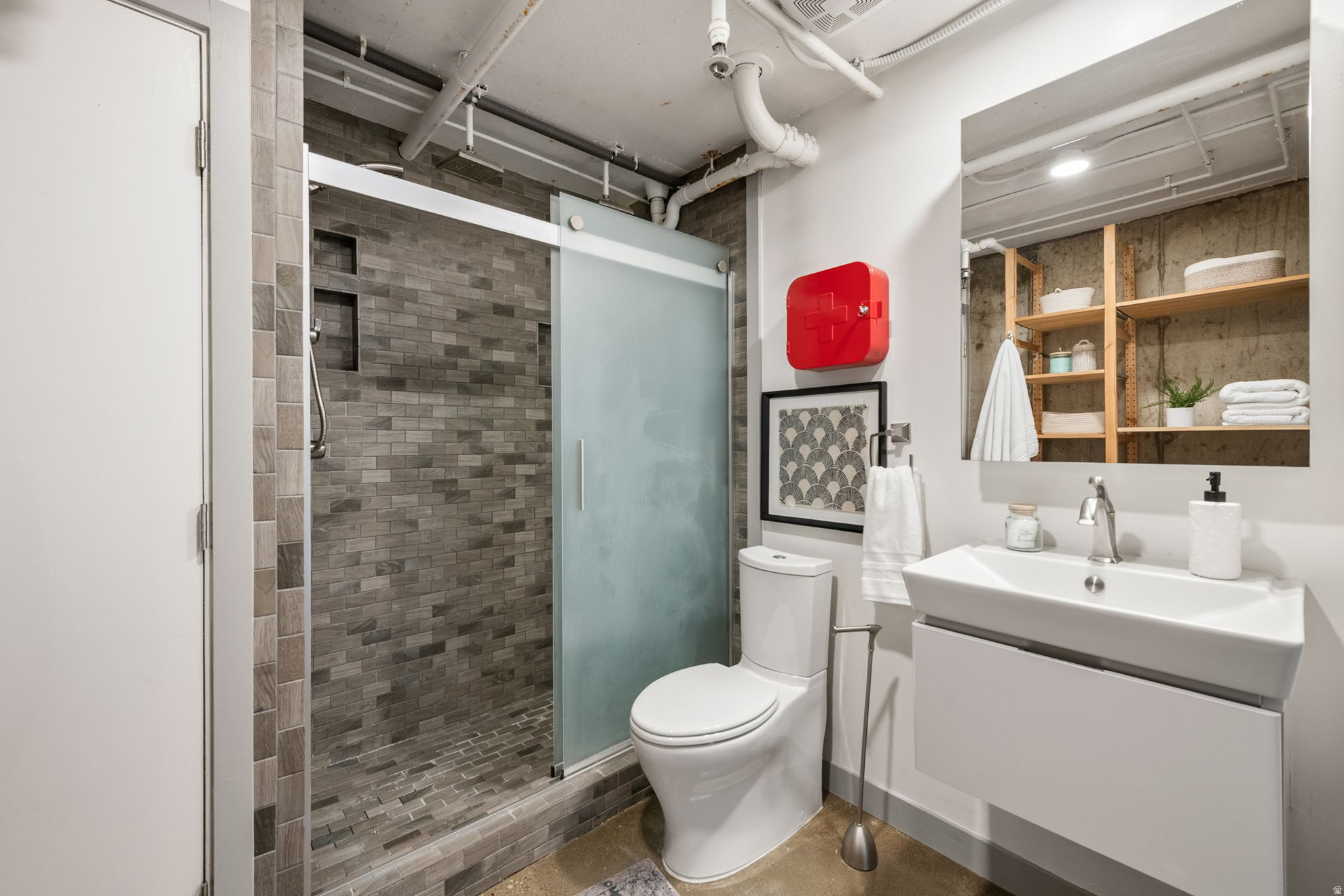 BROADWAY TOWER - Residential