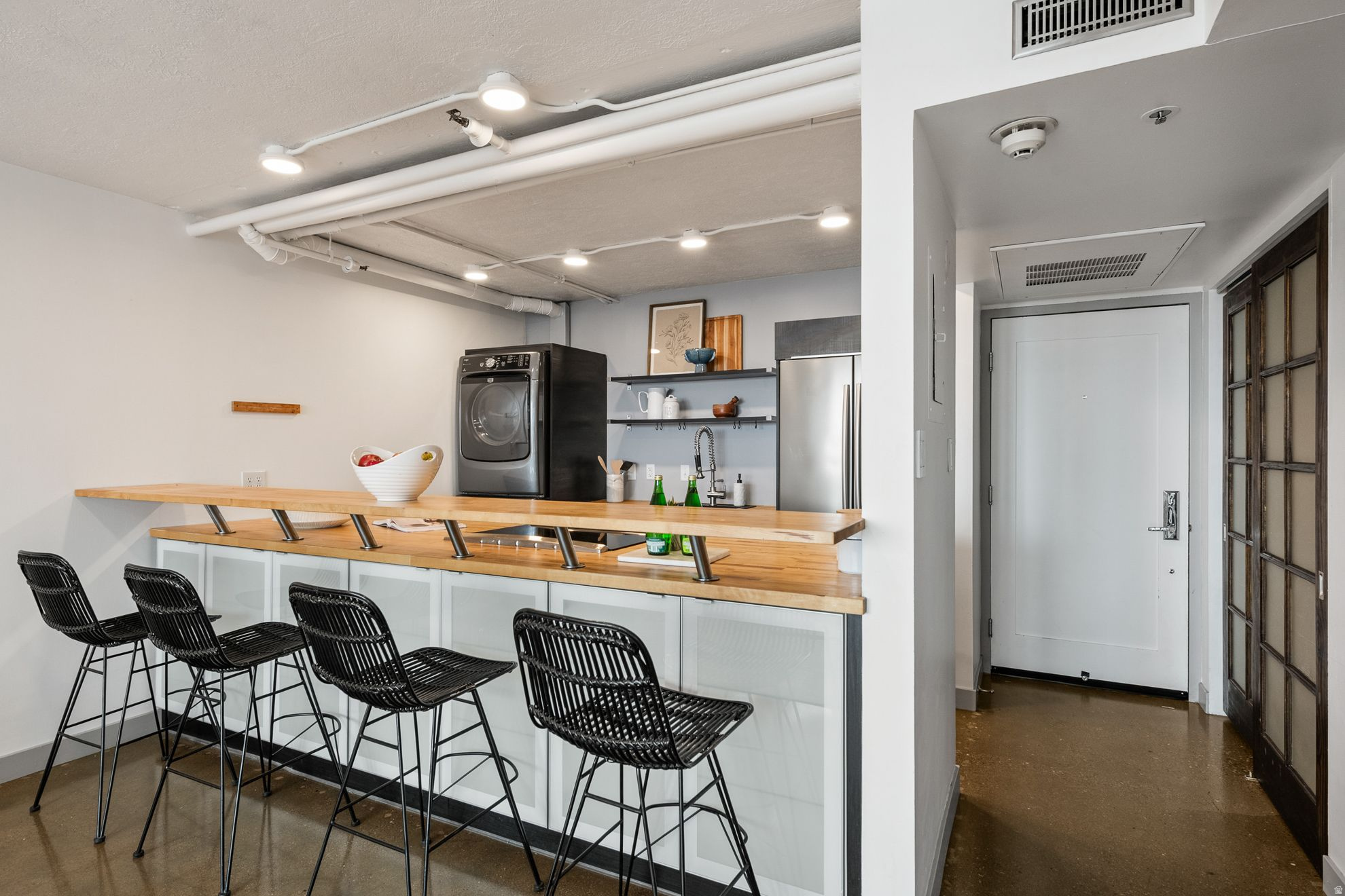 BROADWAY TOWER - Residential