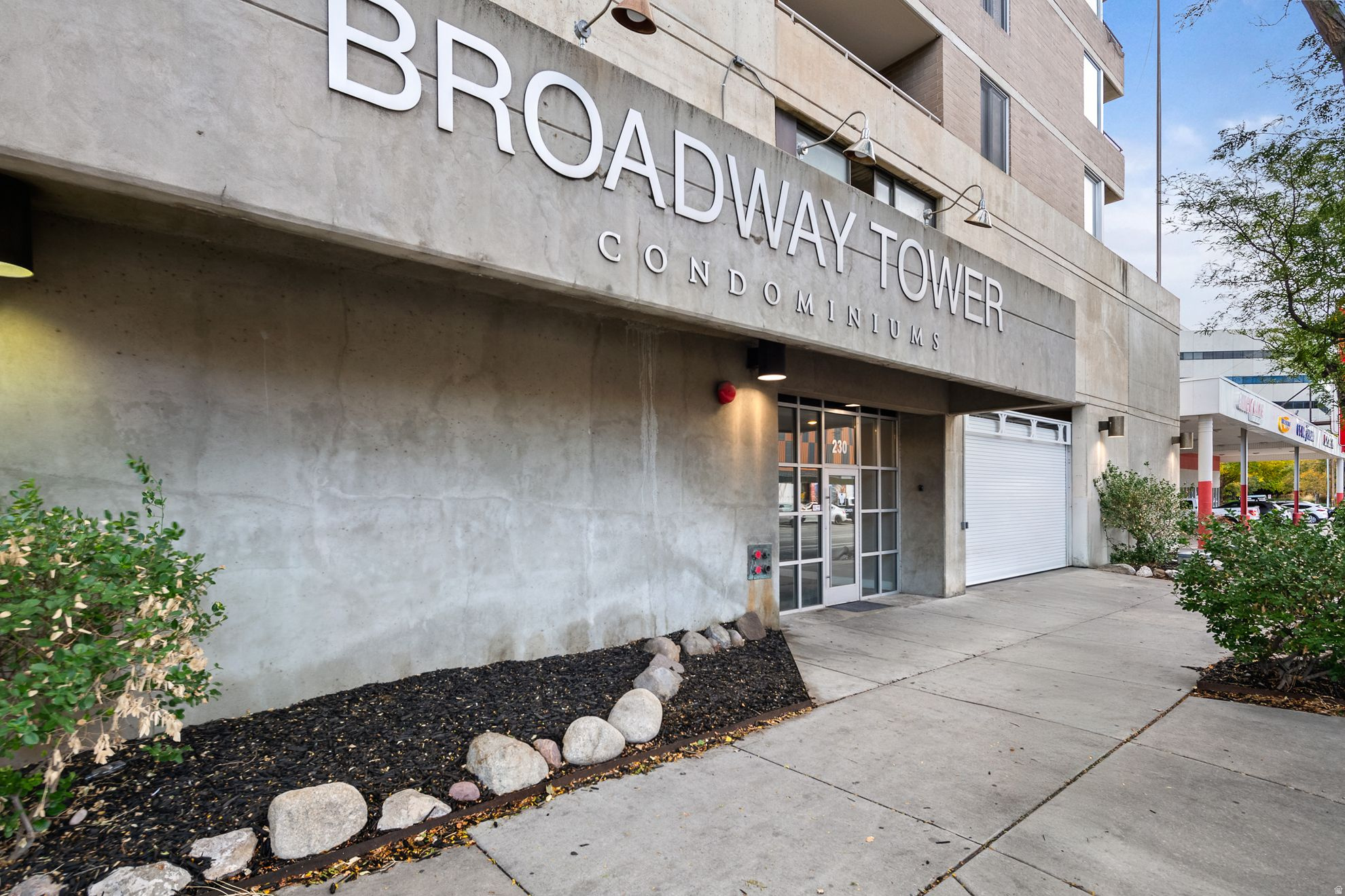 BROADWAY TOWER - Residential