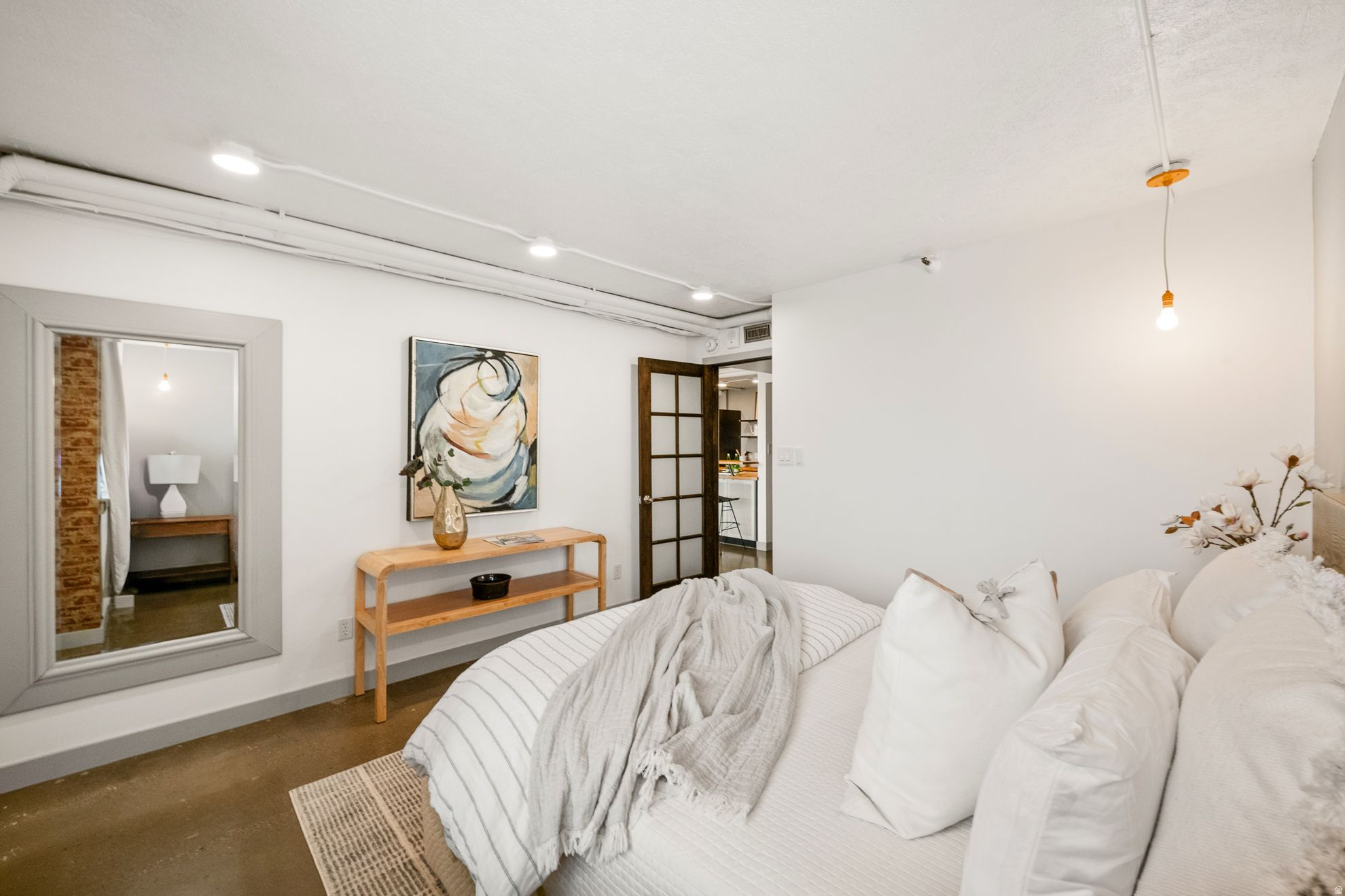 BROADWAY TOWER - Residential