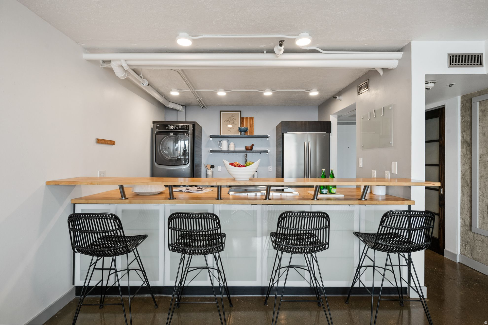 BROADWAY TOWER - Residential