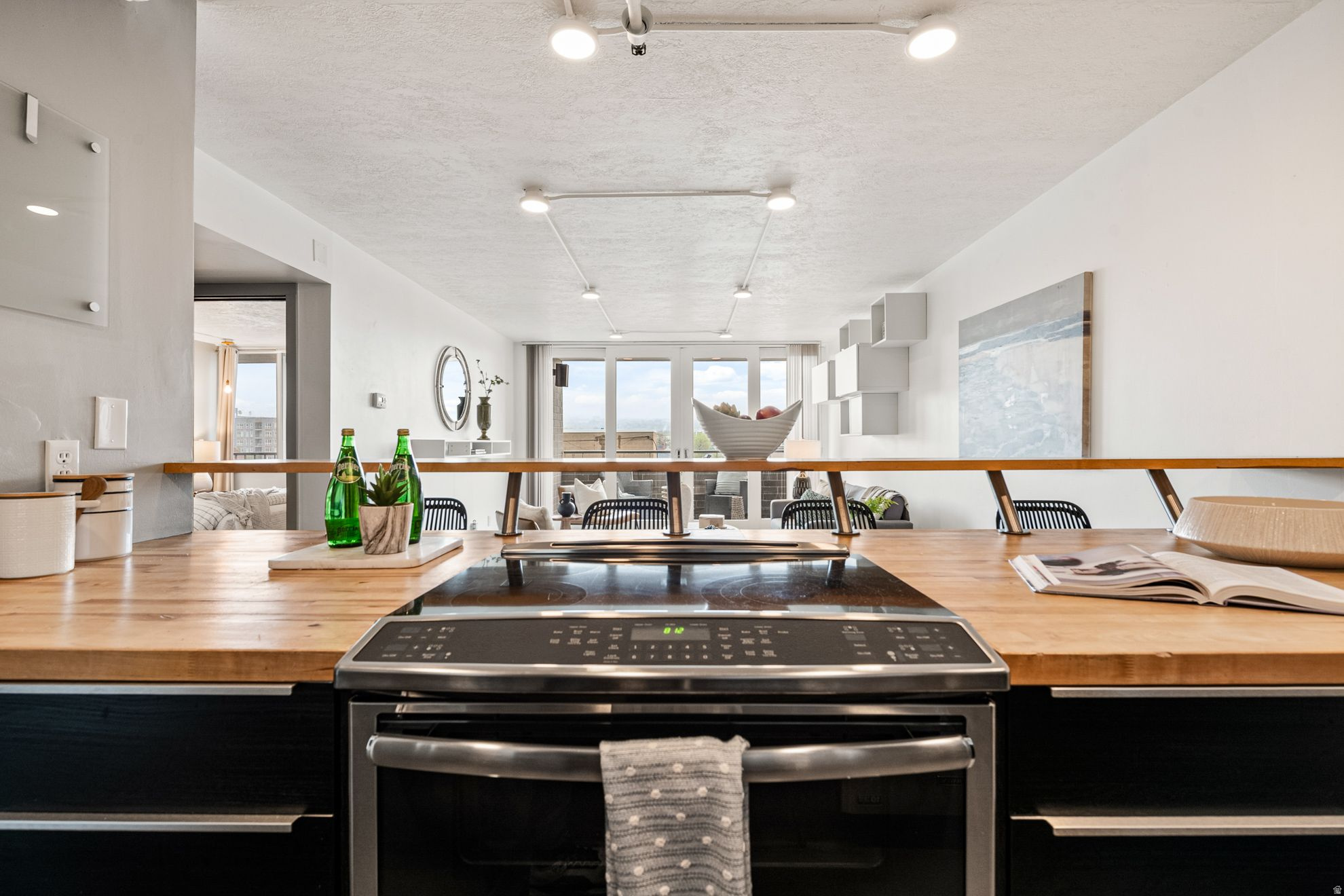 BROADWAY TOWER - Residential