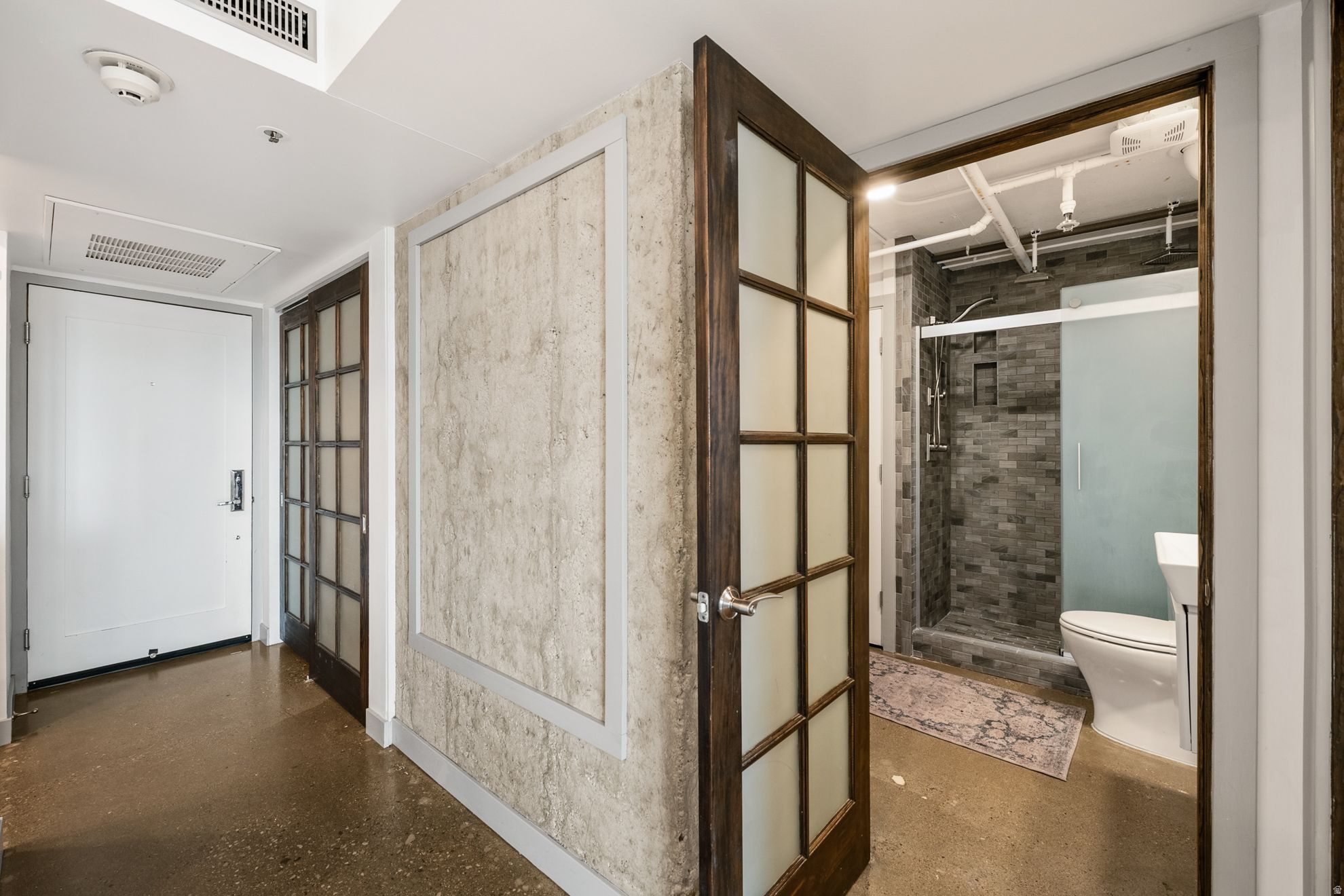 BROADWAY TOWER - Residential