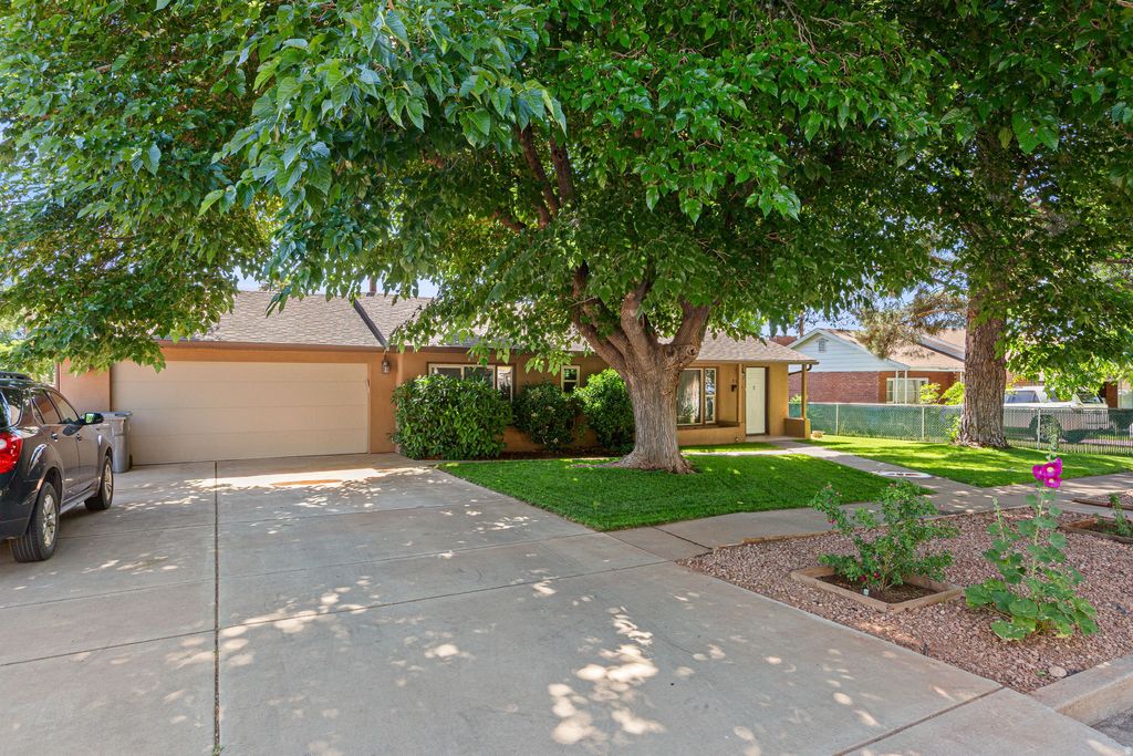 Photo of 331 S 300 W, Saint George, UT 84770 (MLS # 2160252)