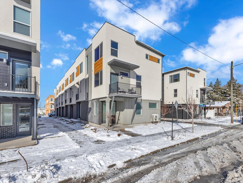 Photo of 301 W AZURE SKY LN N, Salt Lake City, UT 84103 (MLS # 2138784)