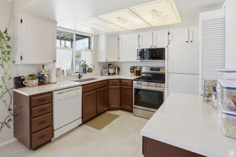 Tiny photo for 627 E SPRINGHILL DR, Murray, UT 84107 (MLS # 2154035)