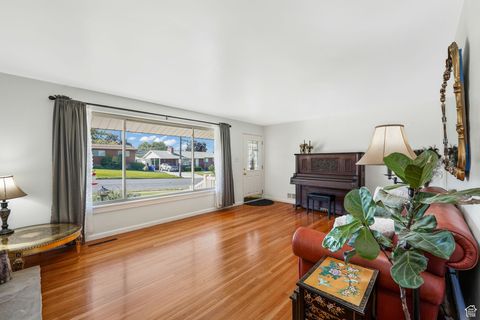 Tiny photo for 141 E 1650 S, Bountiful, UT 84010 (MLS # 2114625)