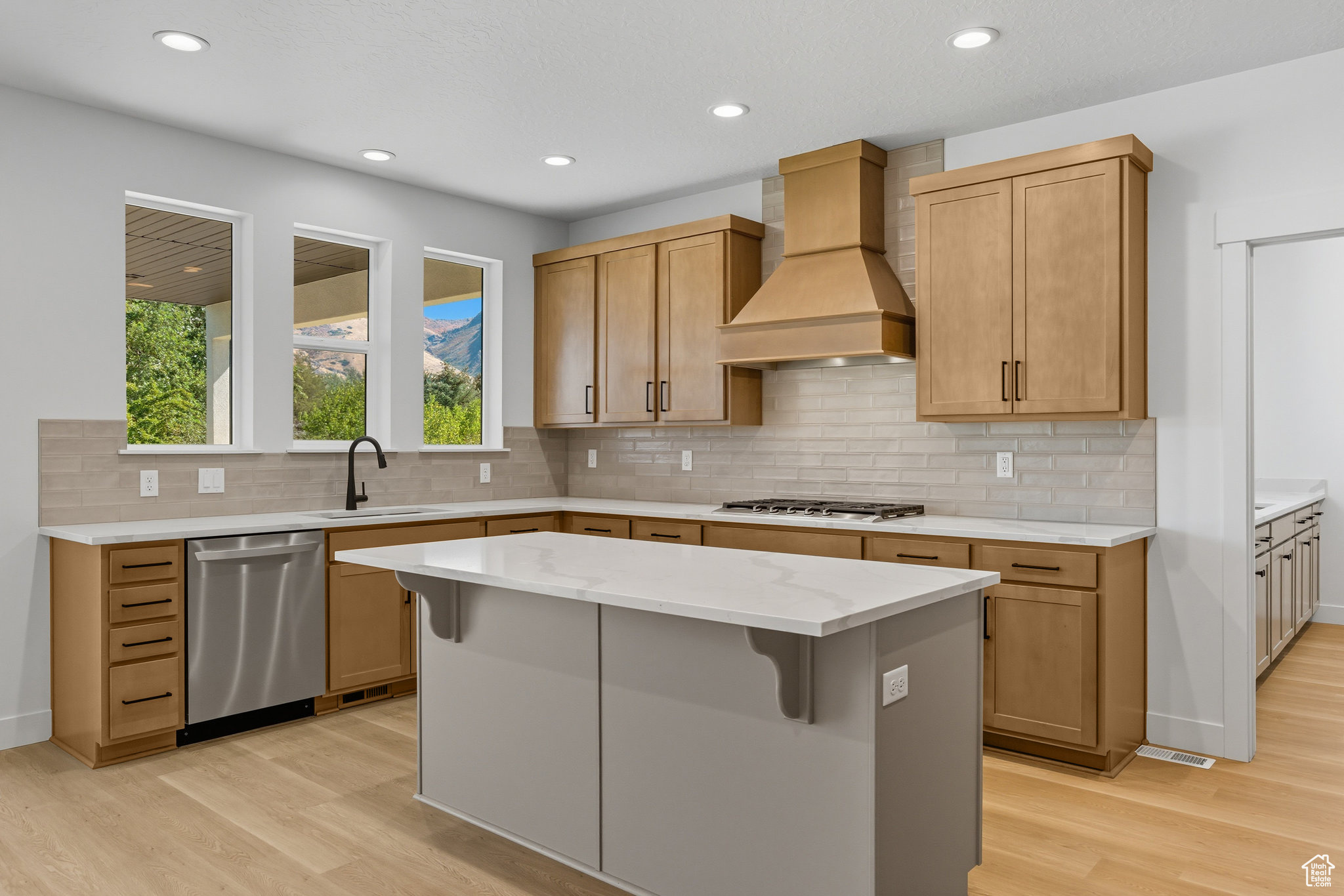 BLACKHAWK - Residential