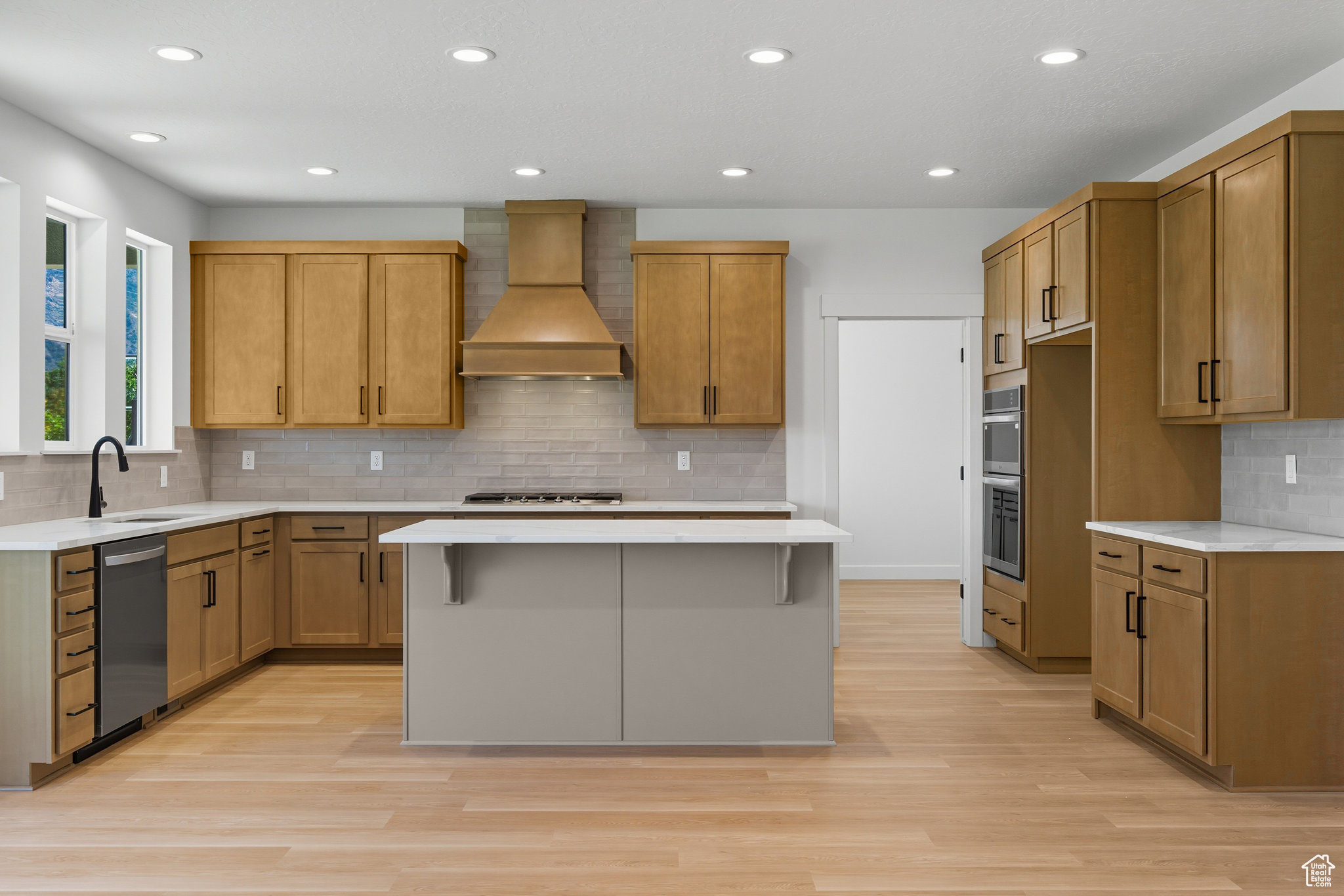BLACKHAWK - Residential