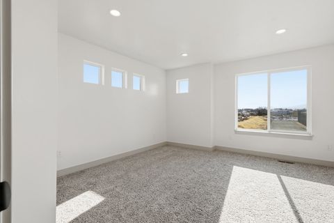 Tiny photo for 858 E 250 N, Hyrum, UT 84319 (MLS # 2134987)