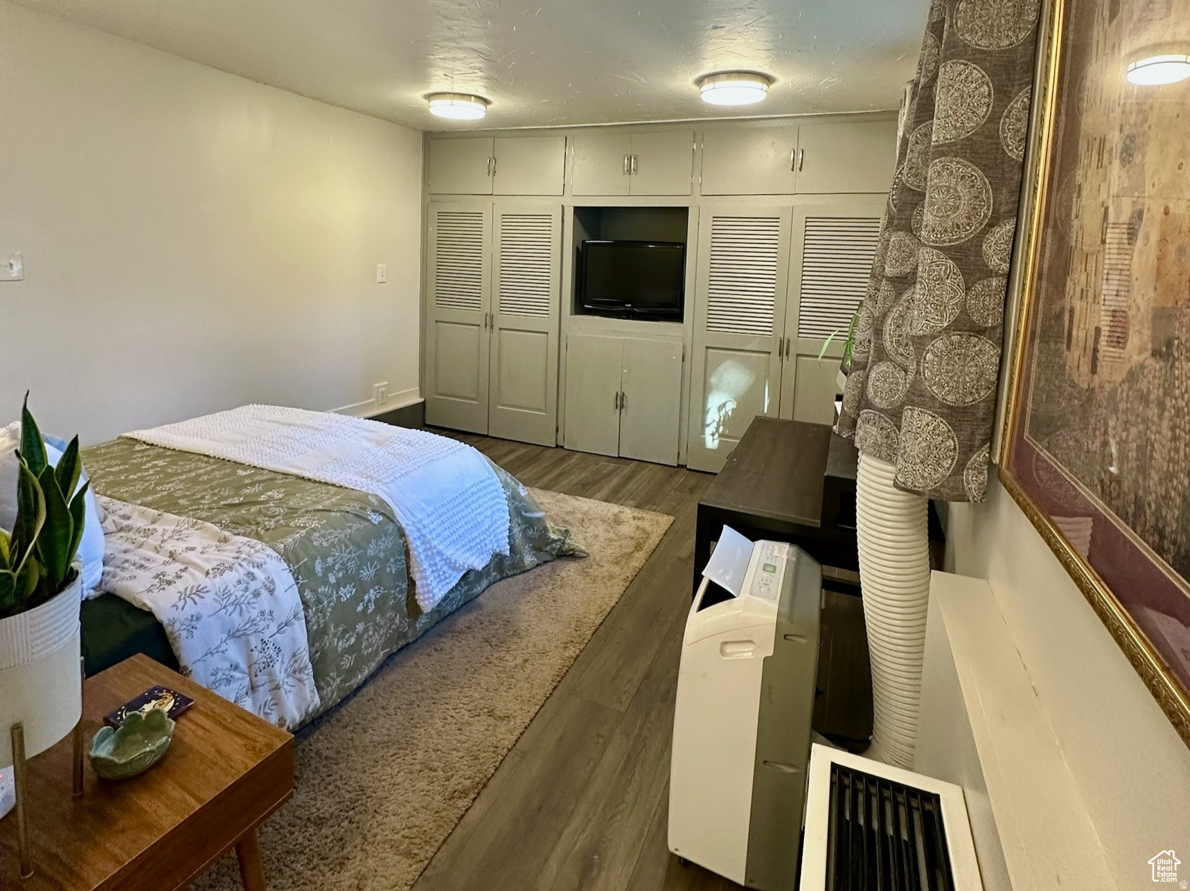 COUNTRY HILLS ADDITION - Residential