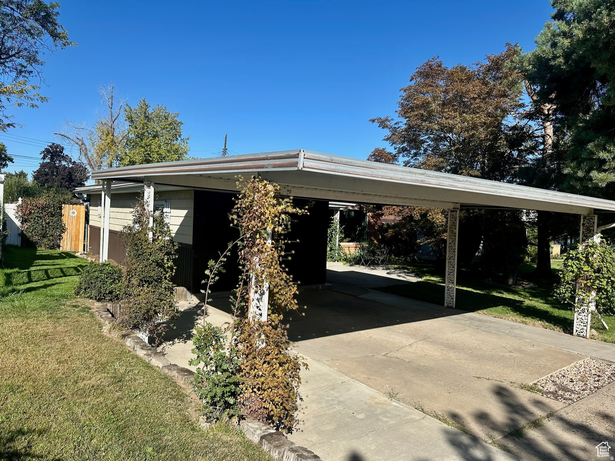 COUNTRY HILLS ADDITION - Residential