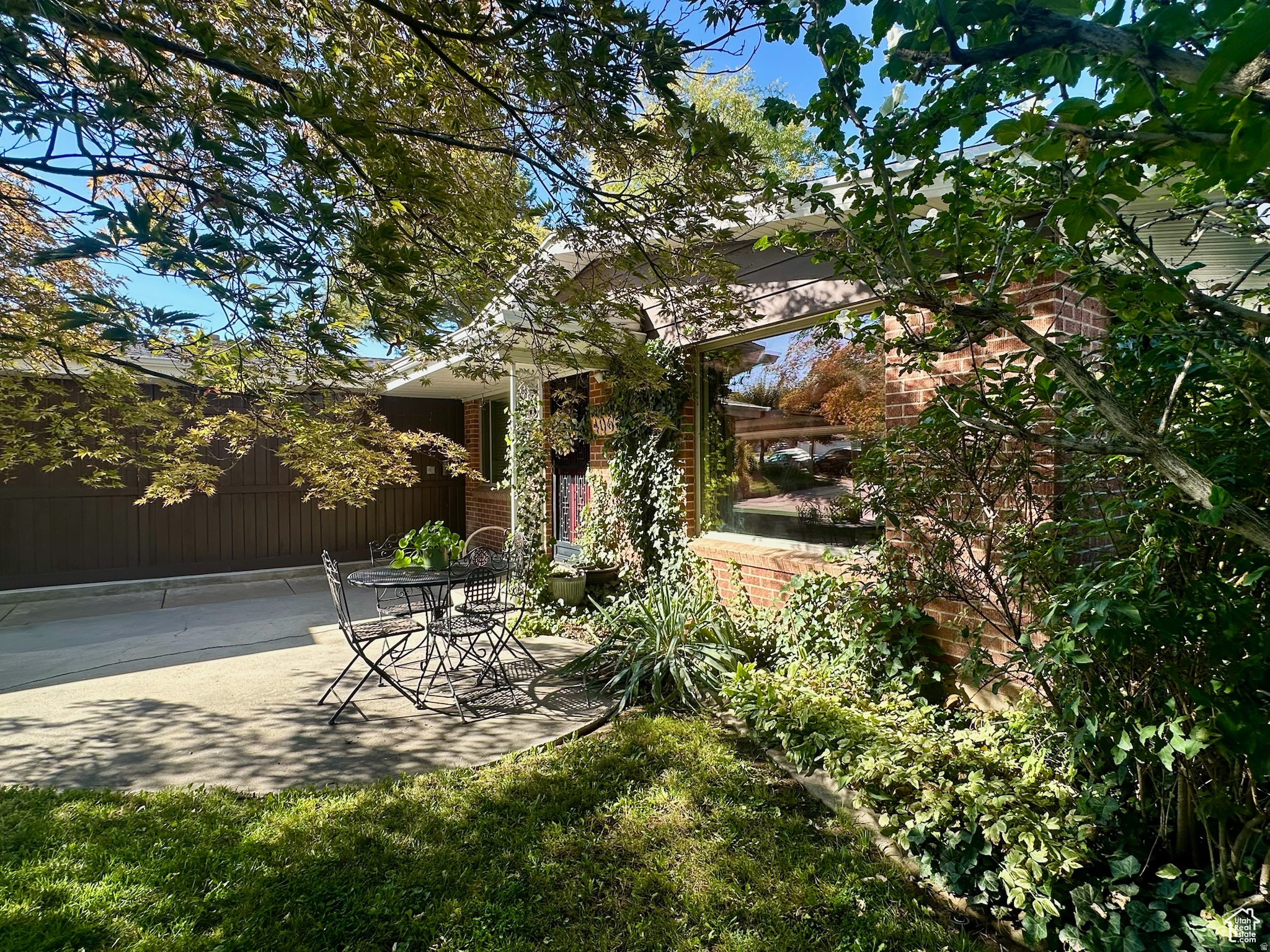 COUNTRY HILLS ADDITION - Residential