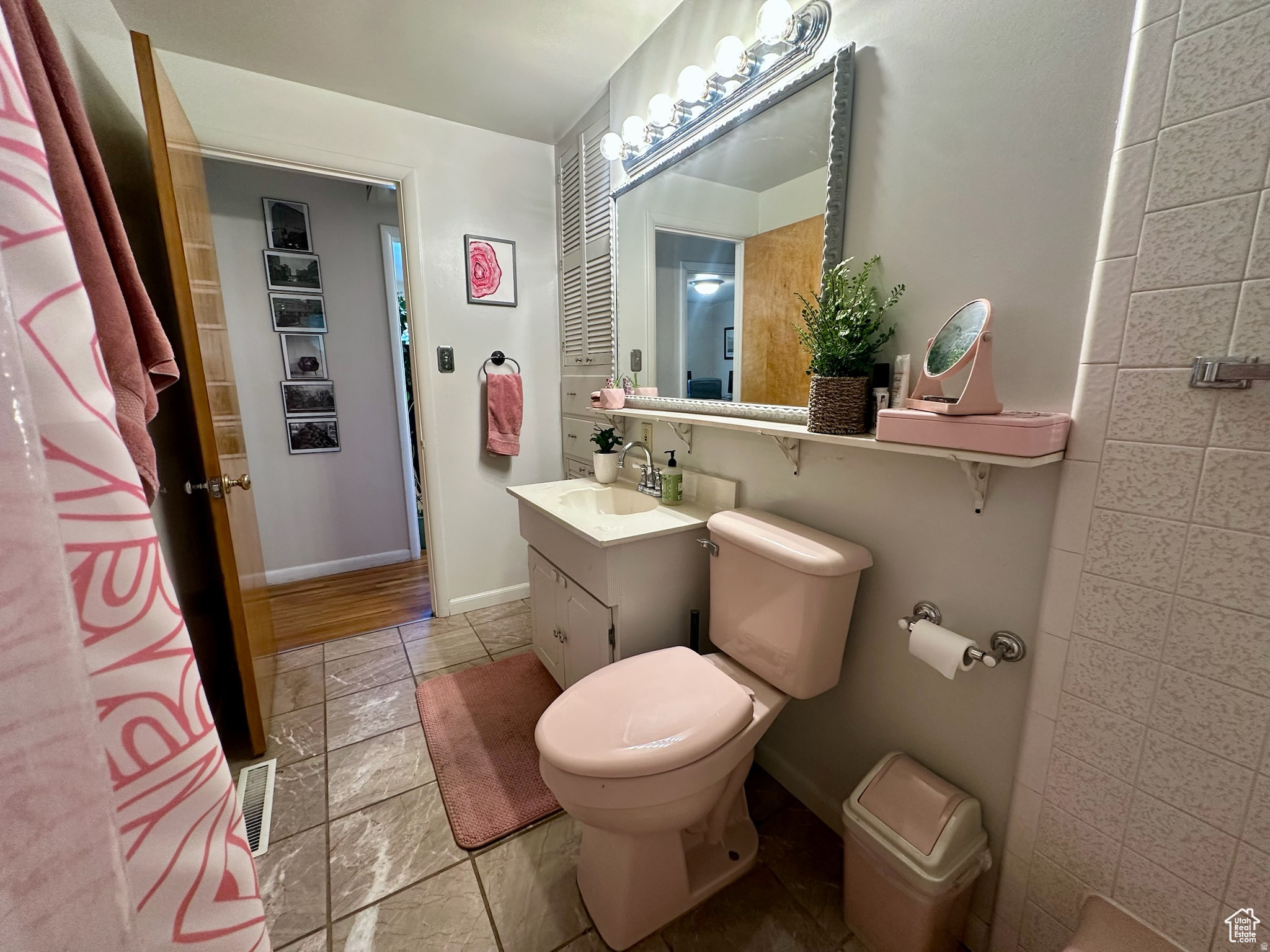 COUNTRY HILLS ADDITION - Residential