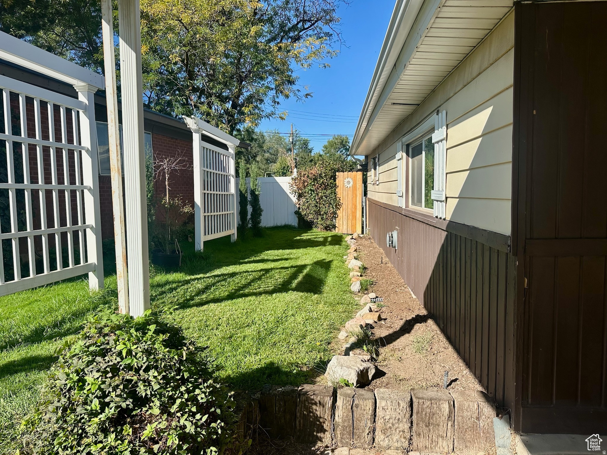 COUNTRY HILLS ADDITION - Residential