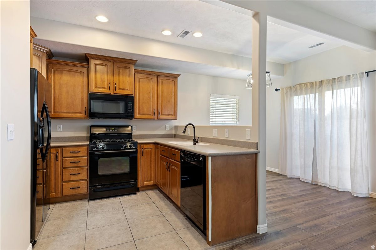 SEASONS AT THE RIDGE - Residential Lease