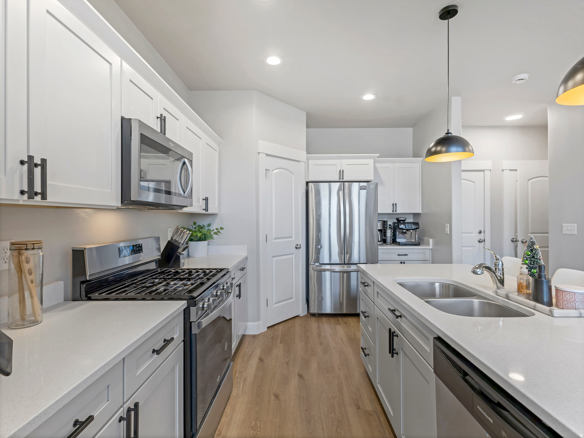 MOUNTAIN RIDGE - Residential