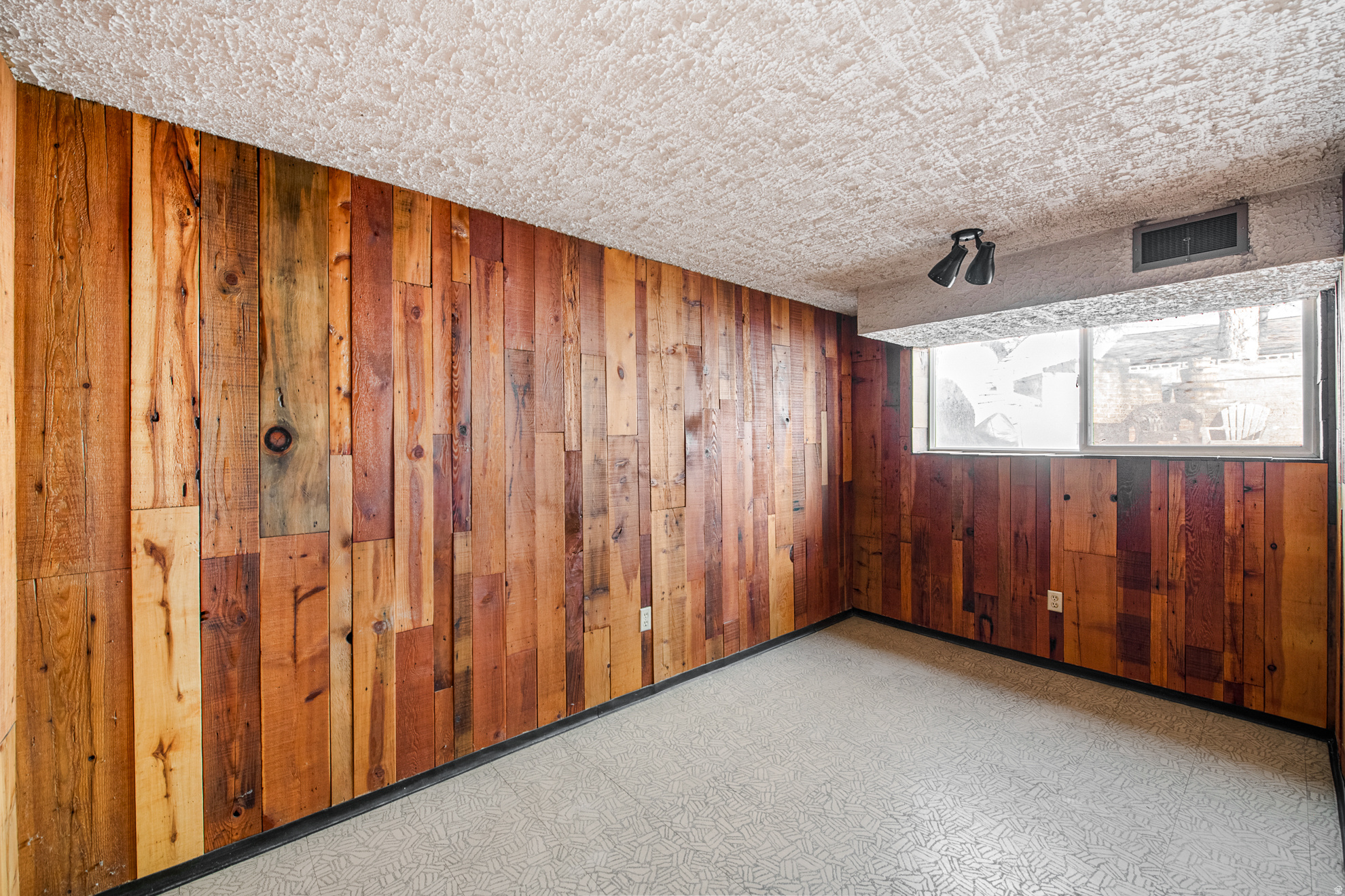 WHITE CITY - Residential