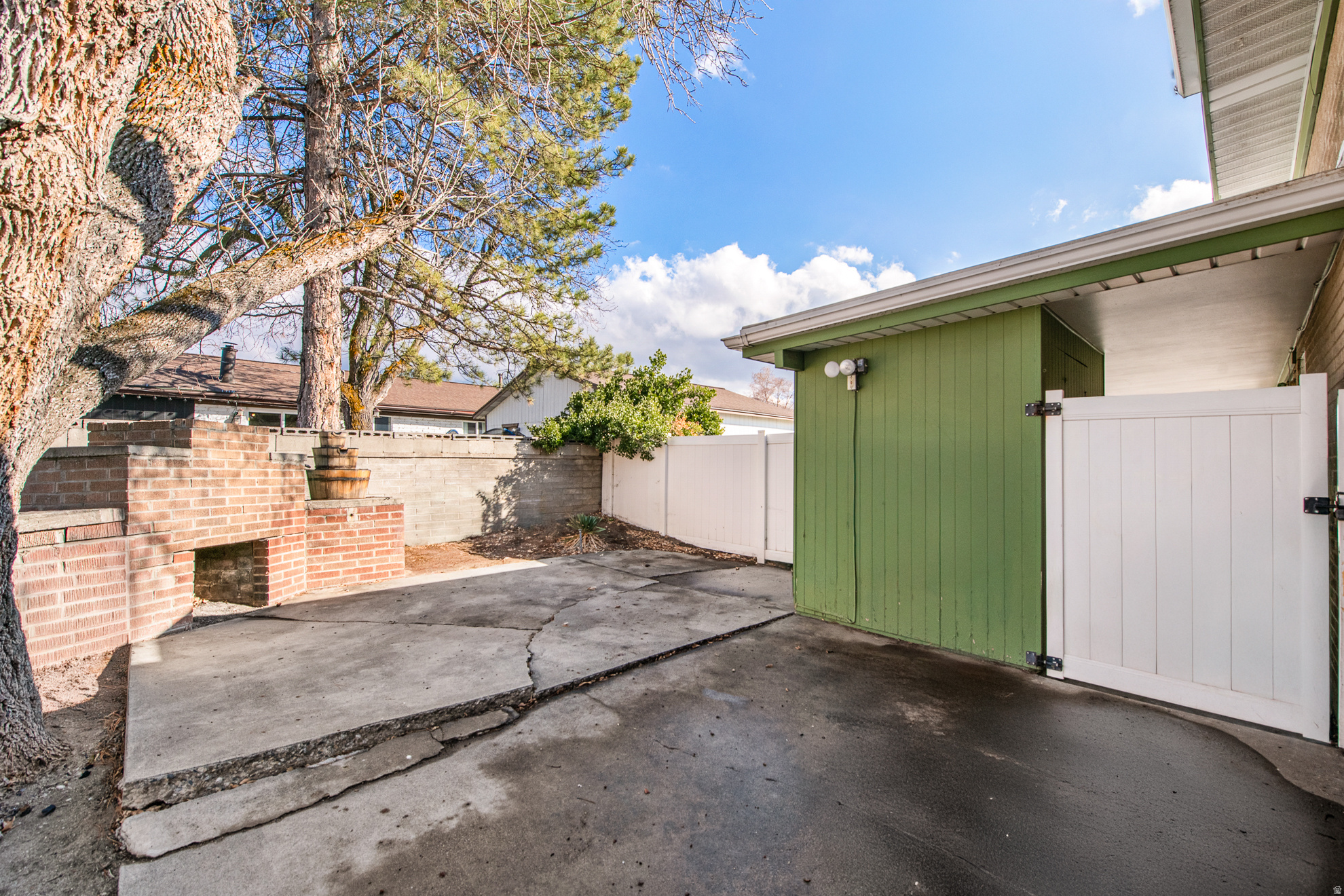 WHITE CITY - Residential