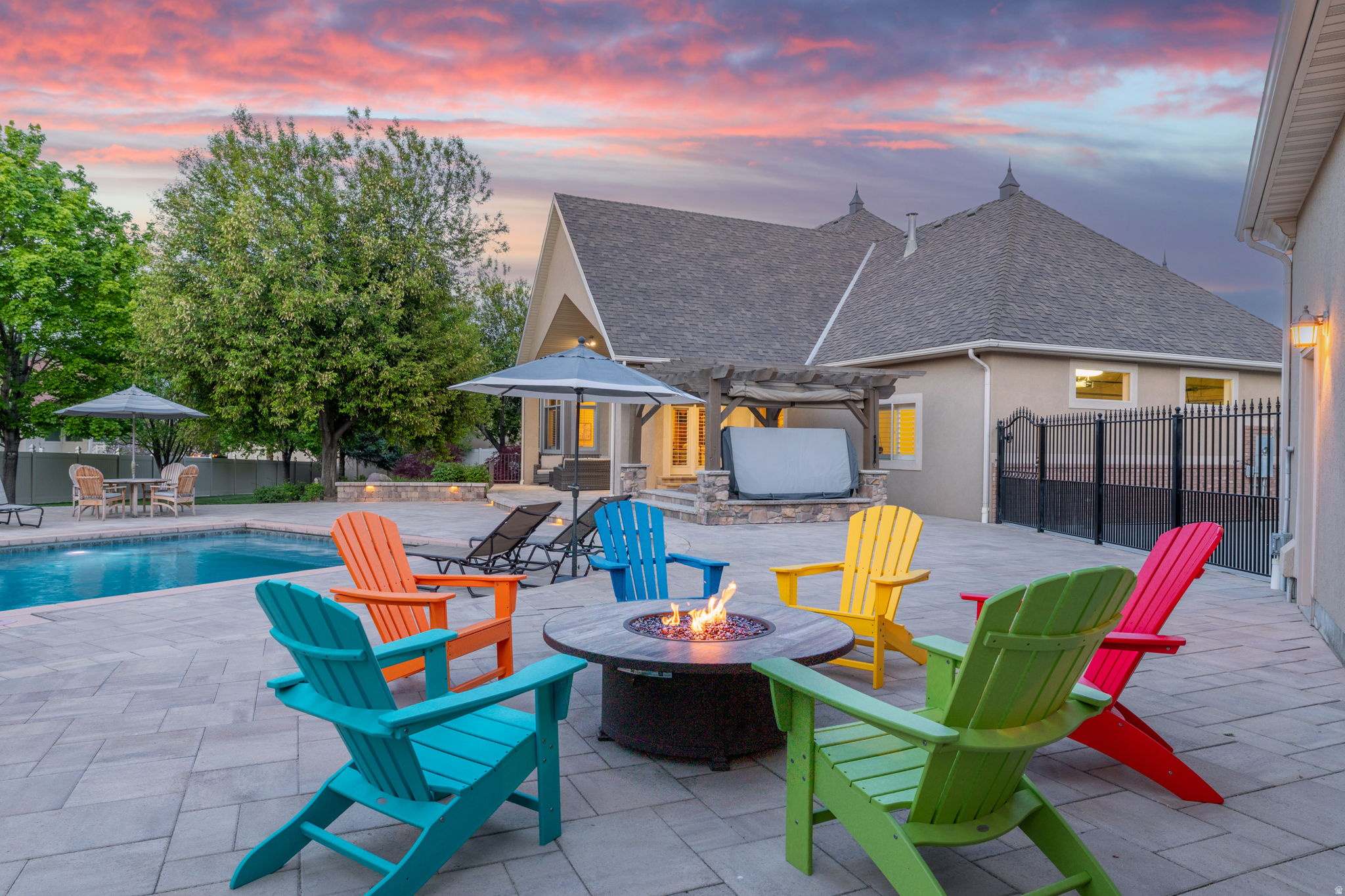 TRIPLE CROWN - Residential