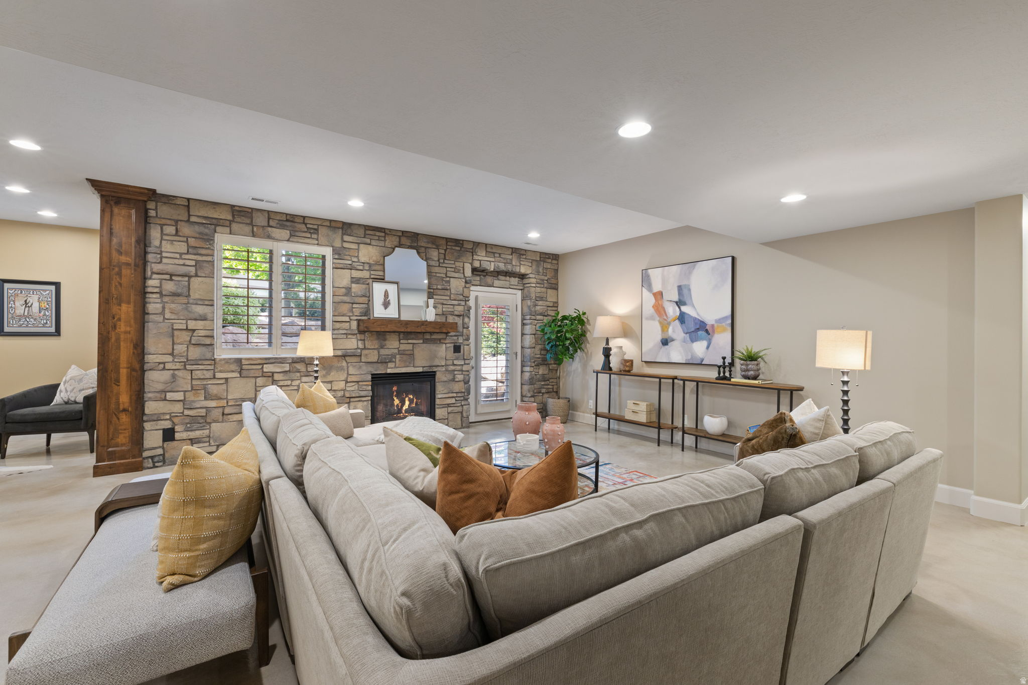 TRIPLE CROWN - Residential