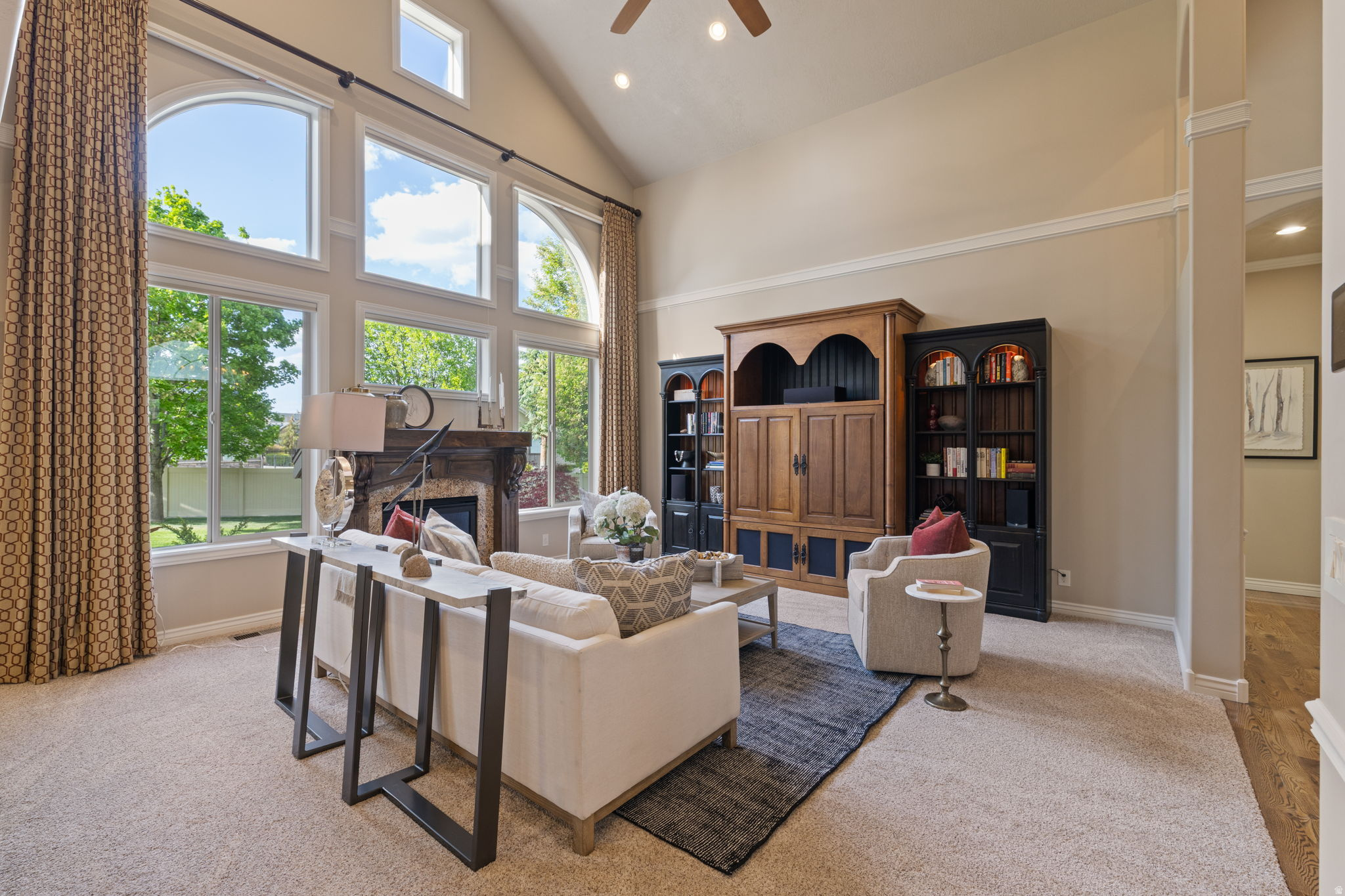 TRIPLE CROWN - Residential