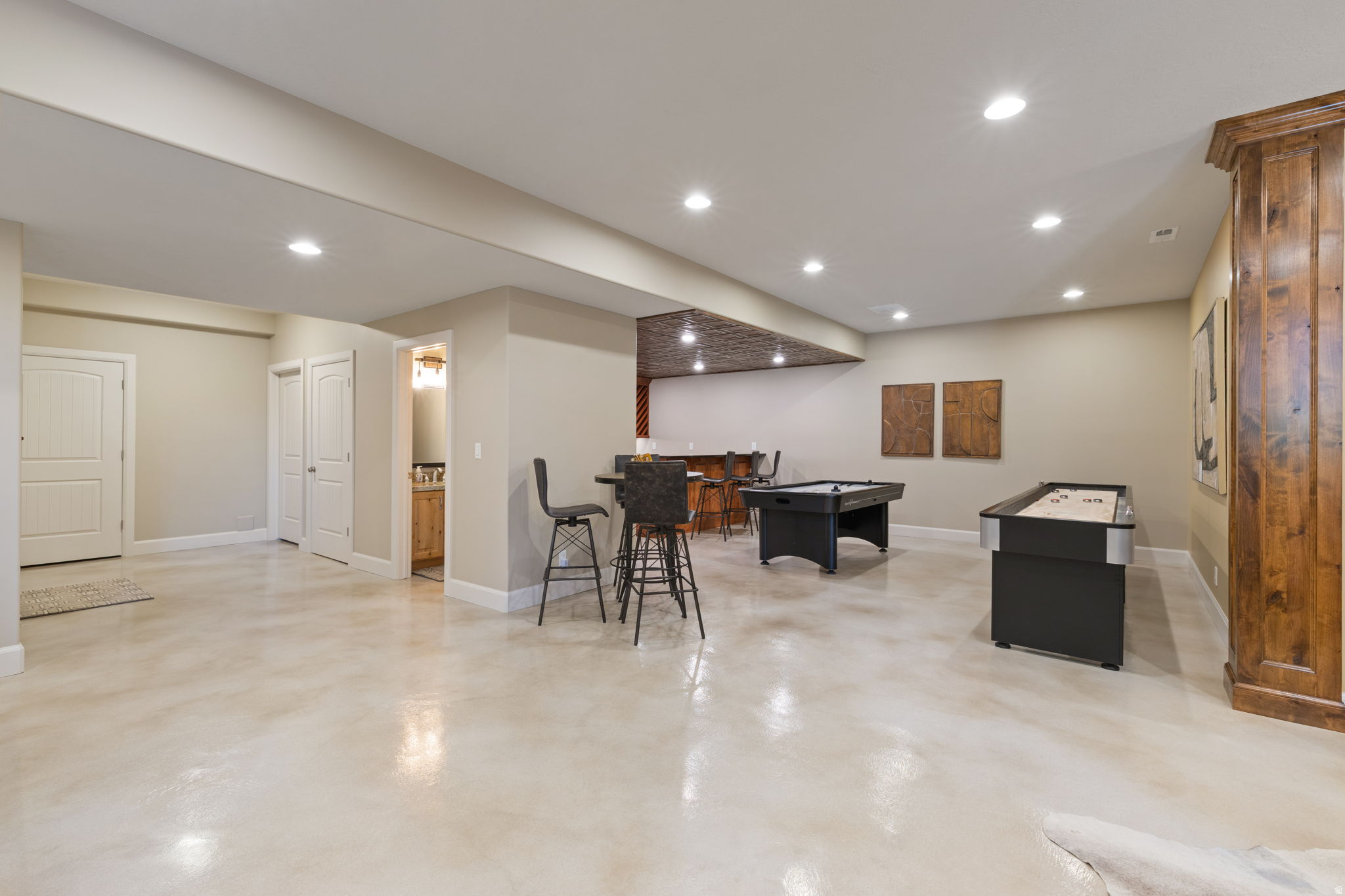 TRIPLE CROWN - Residential