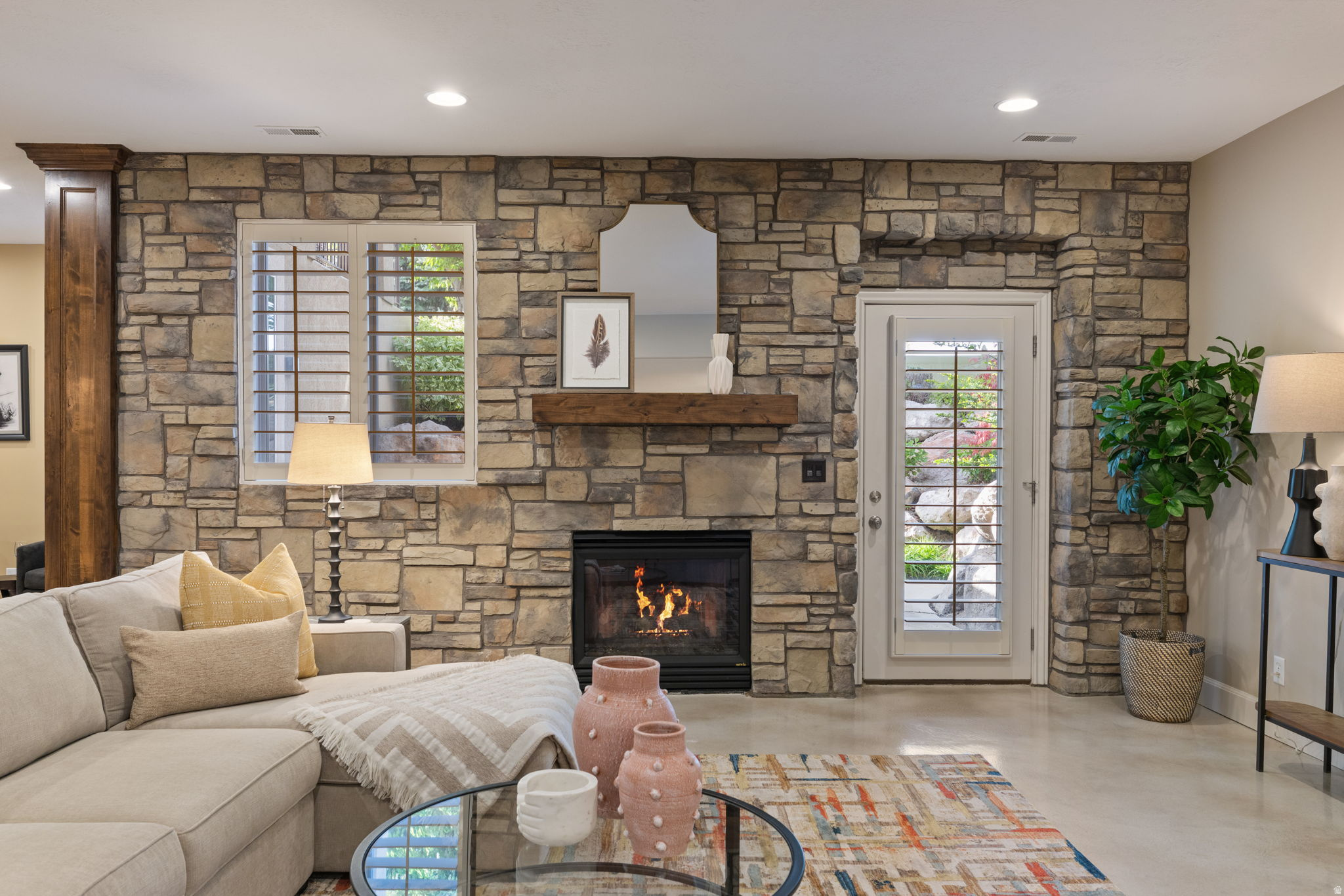 TRIPLE CROWN - Residential