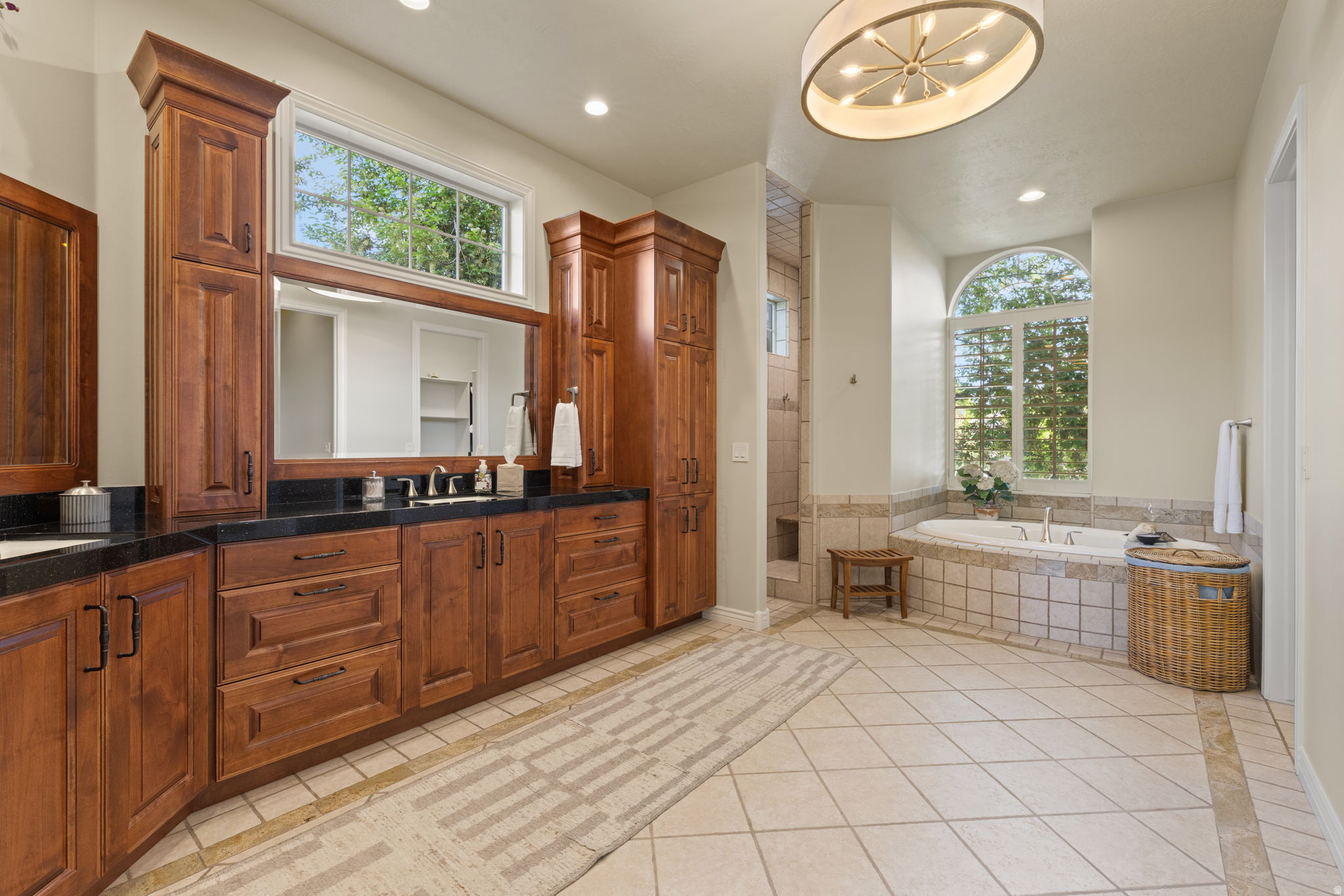 TRIPLE CROWN - Residential