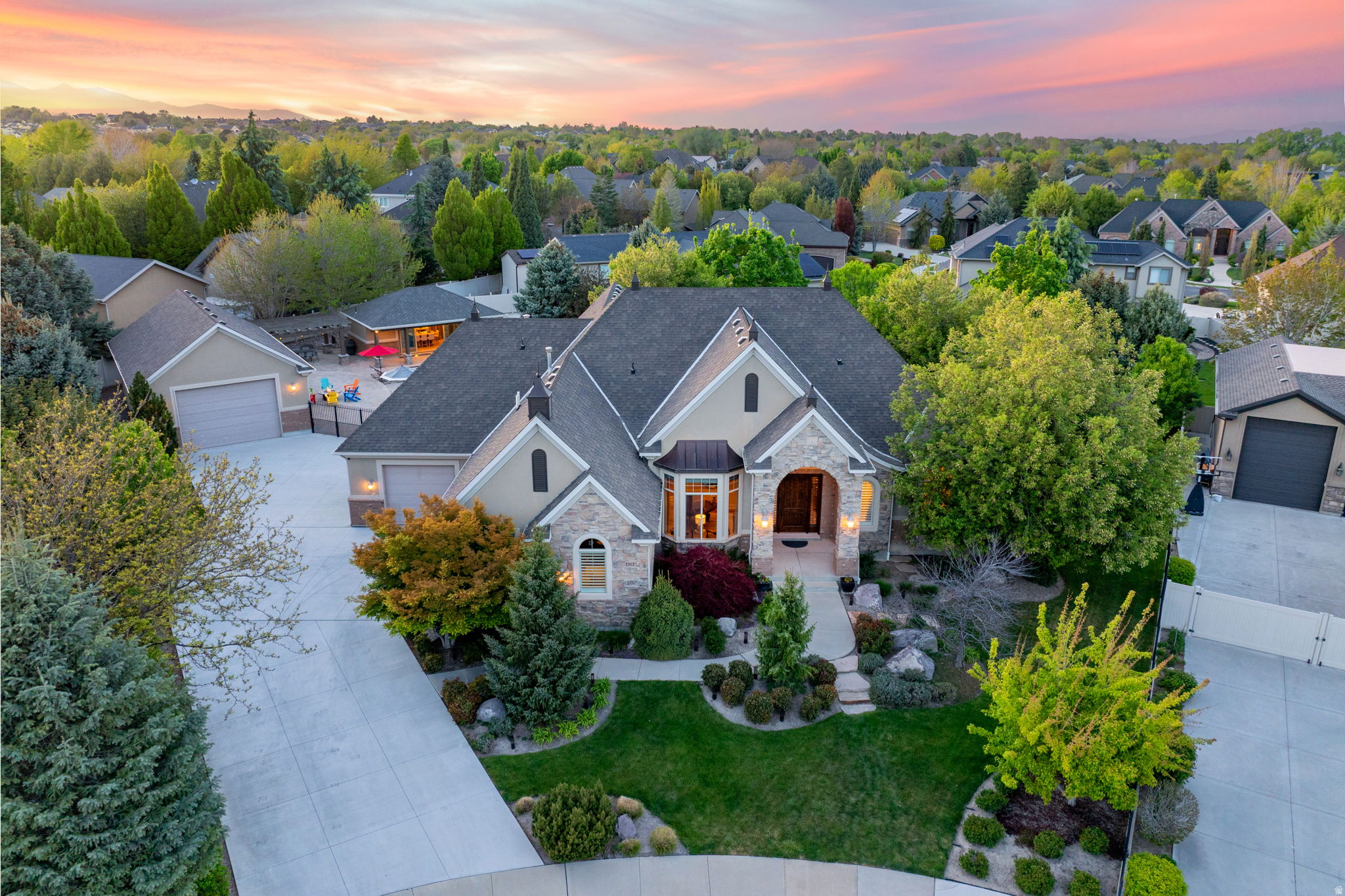 TRIPLE CROWN - Residential